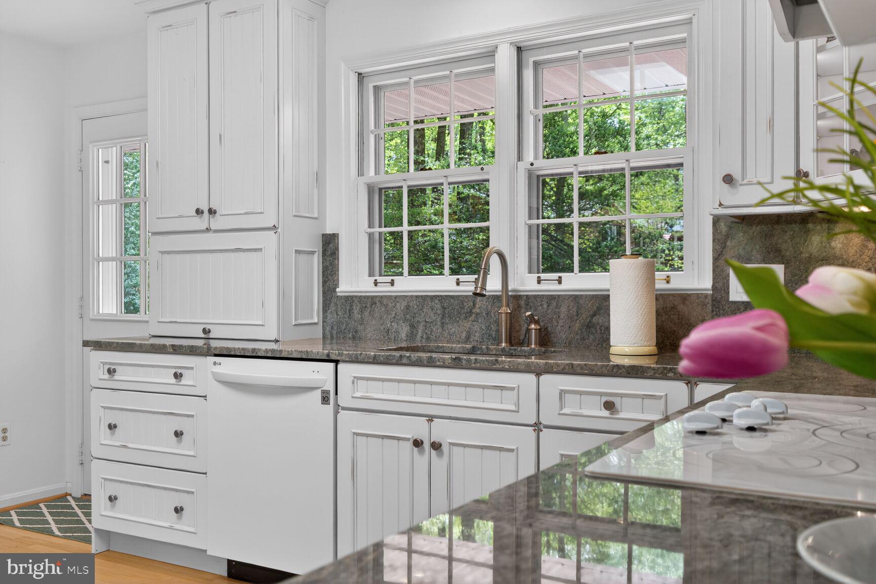 THE SINGING WOODS - Residential