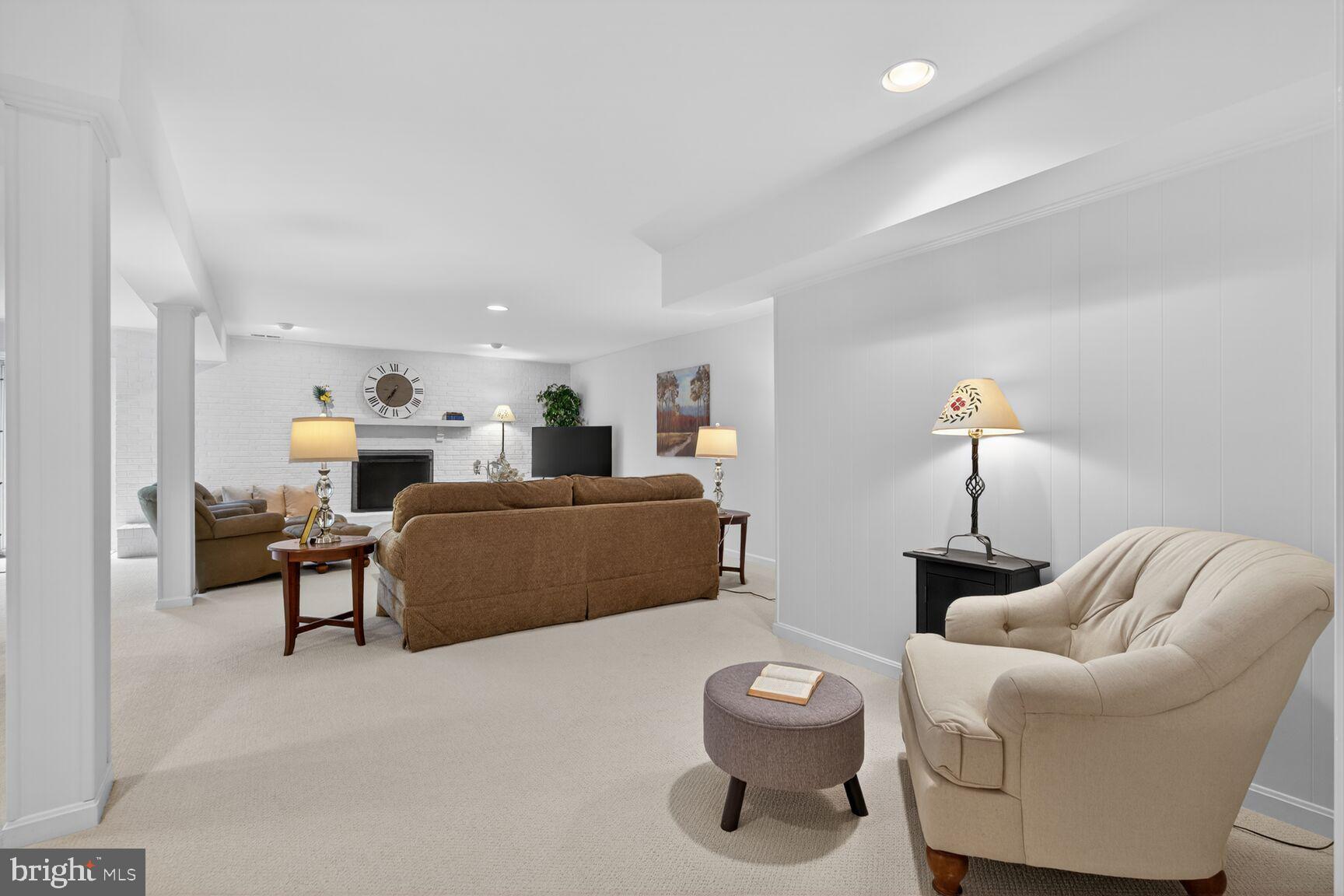 THE SINGING WOODS - Residential