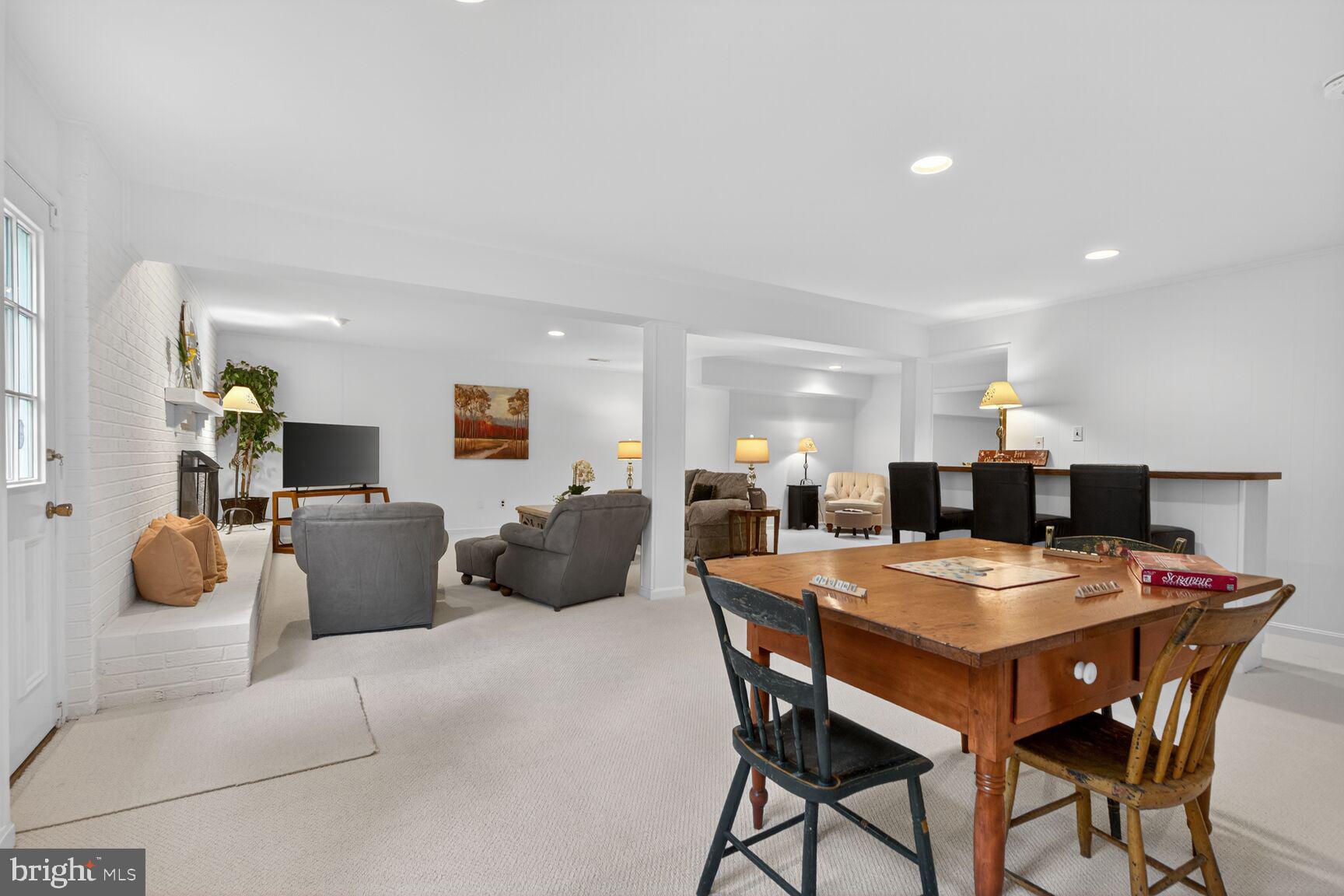 THE SINGING WOODS - Residential