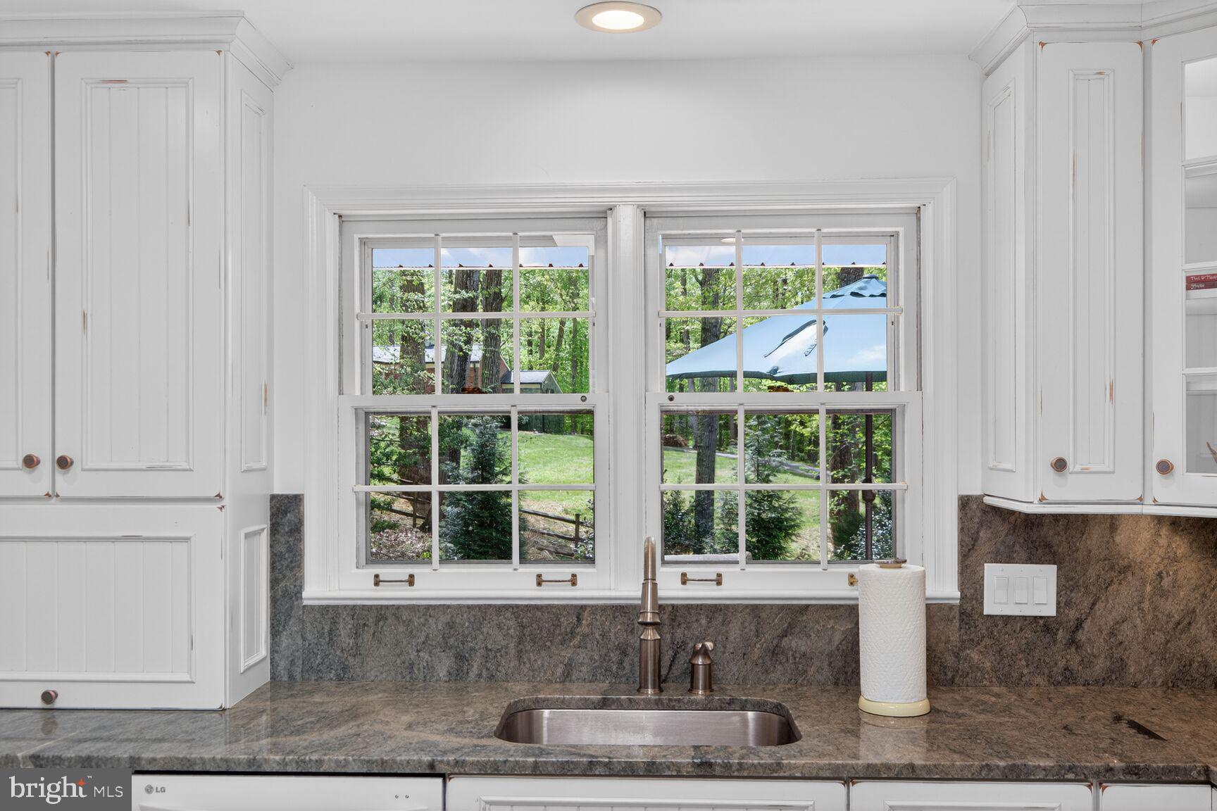 THE SINGING WOODS - Residential