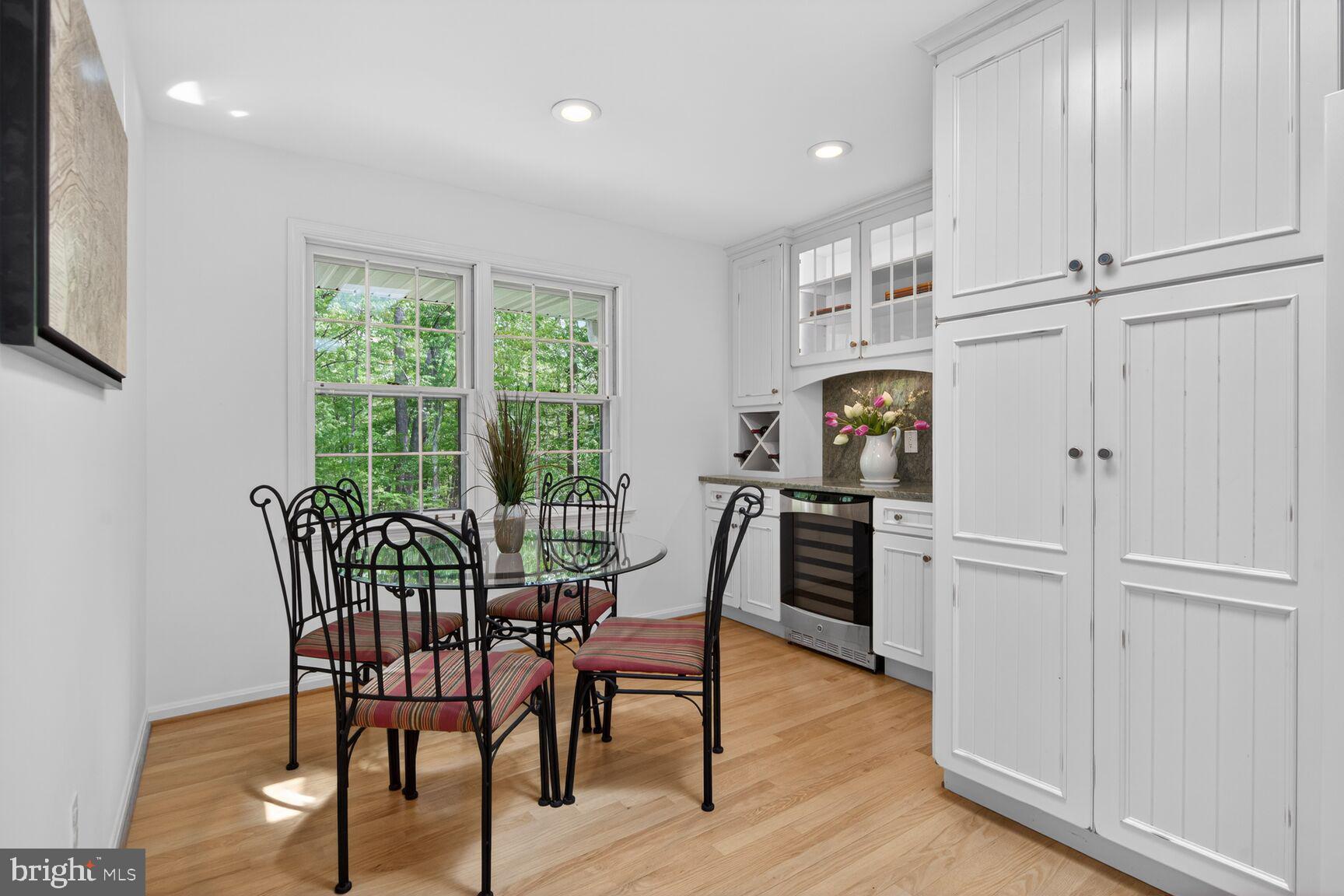 THE SINGING WOODS - Residential