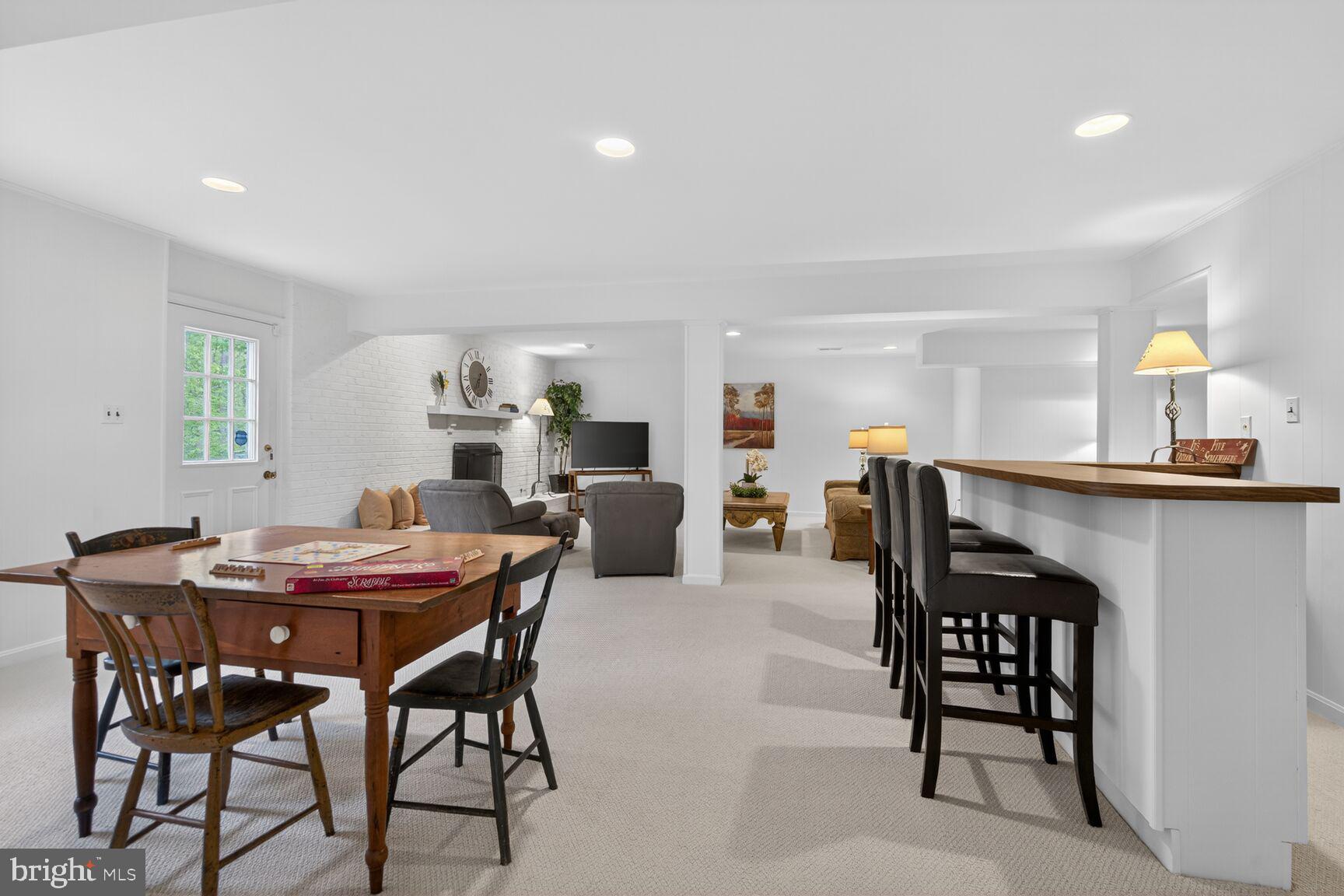 THE SINGING WOODS - Residential