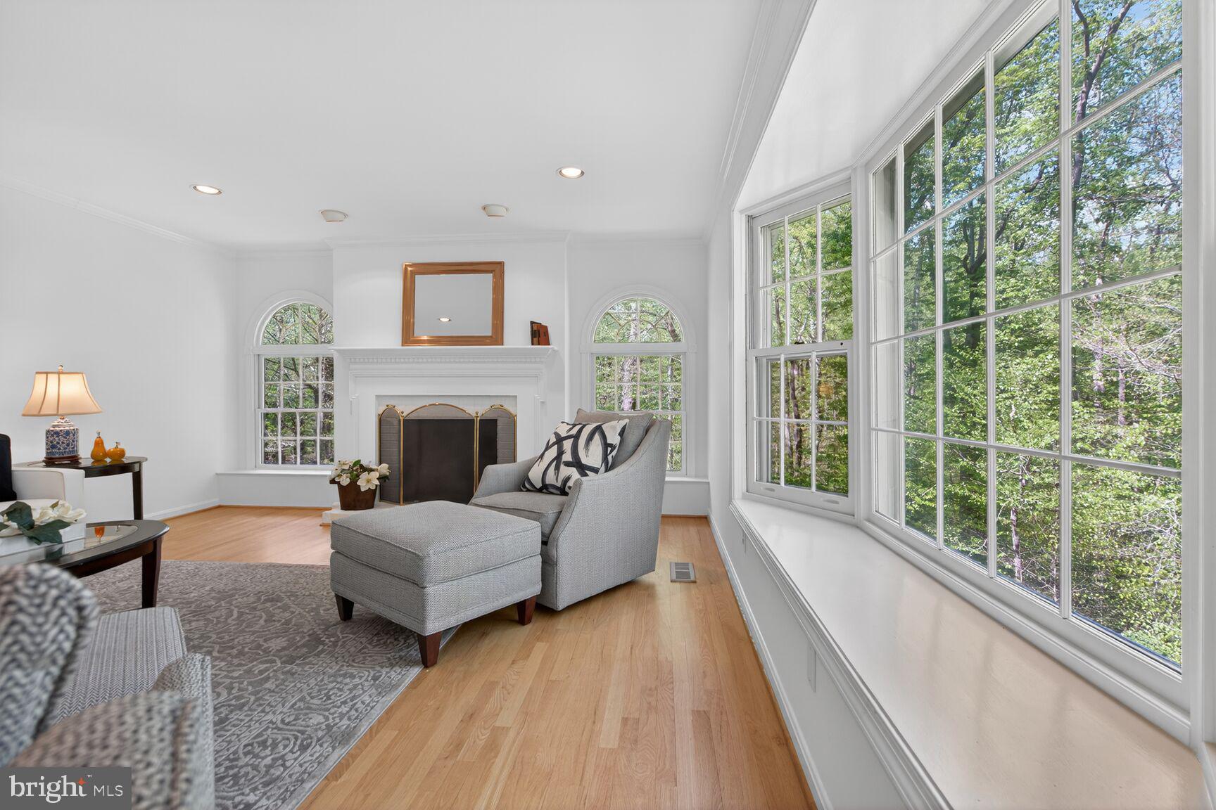 THE SINGING WOODS - Residential