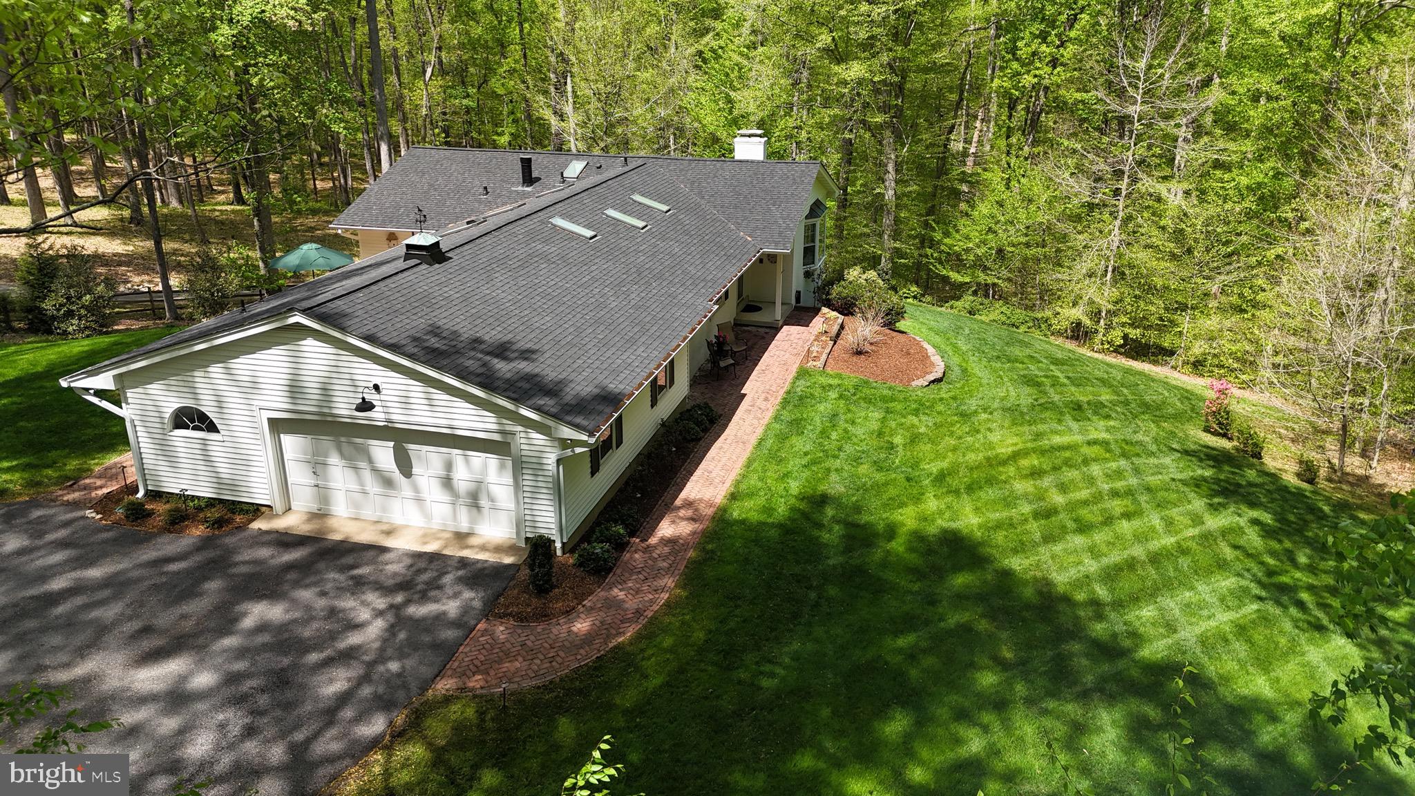 THE SINGING WOODS - Residential