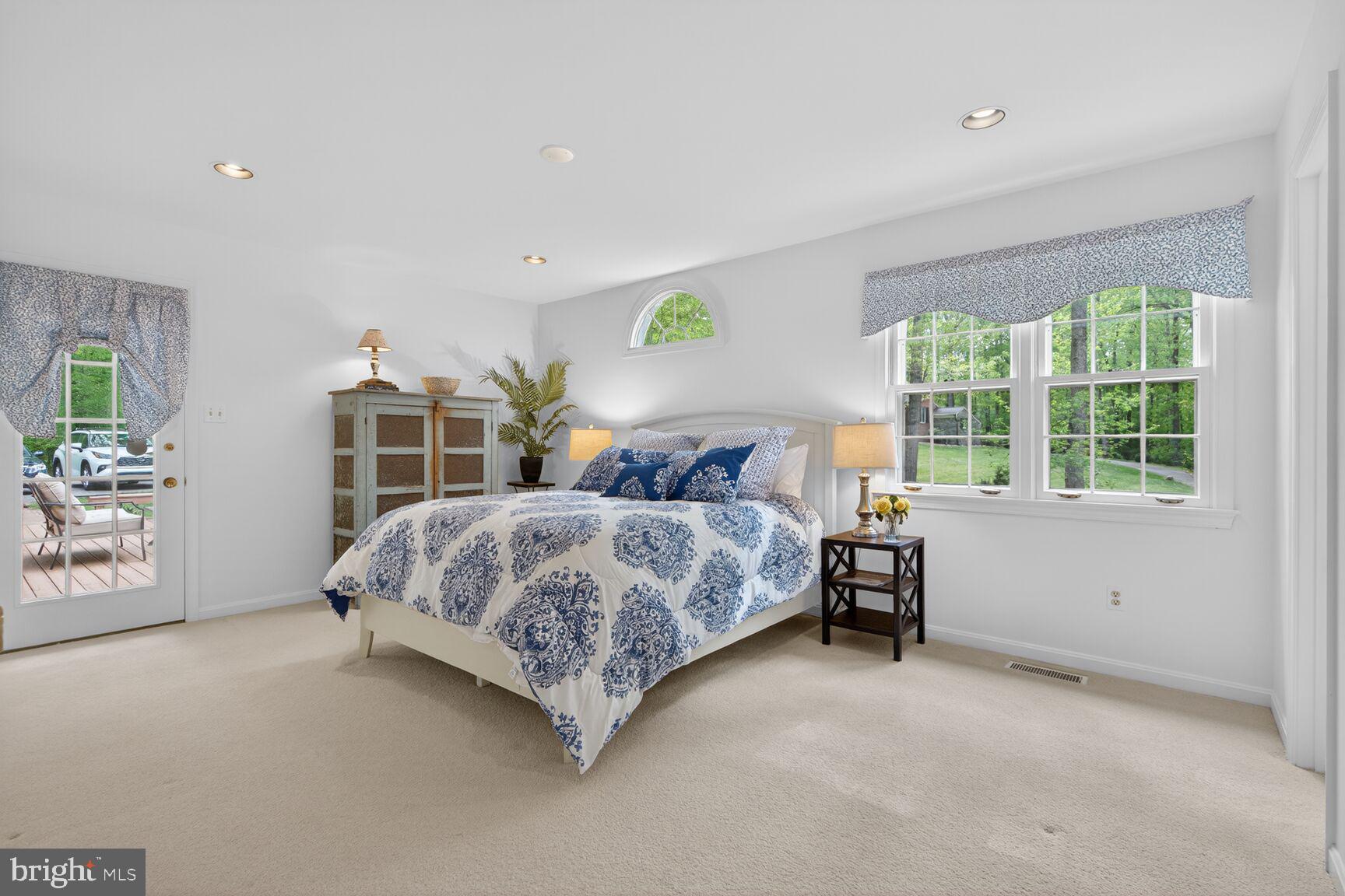 THE SINGING WOODS - Residential