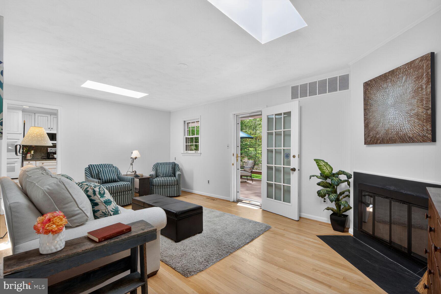 THE SINGING WOODS - Residential