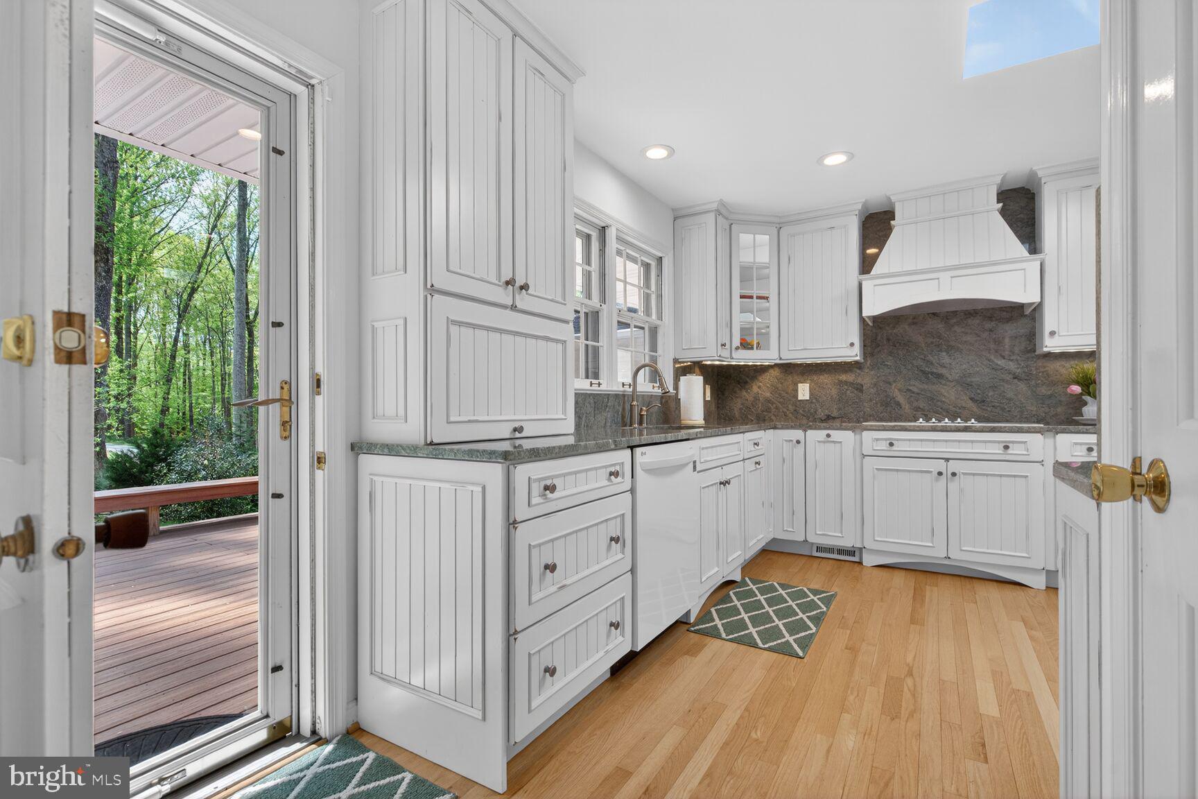 THE SINGING WOODS - Residential