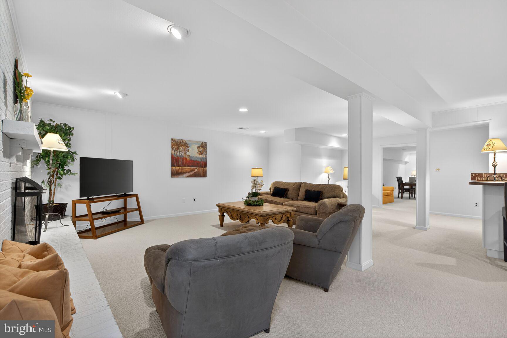 THE SINGING WOODS - Residential