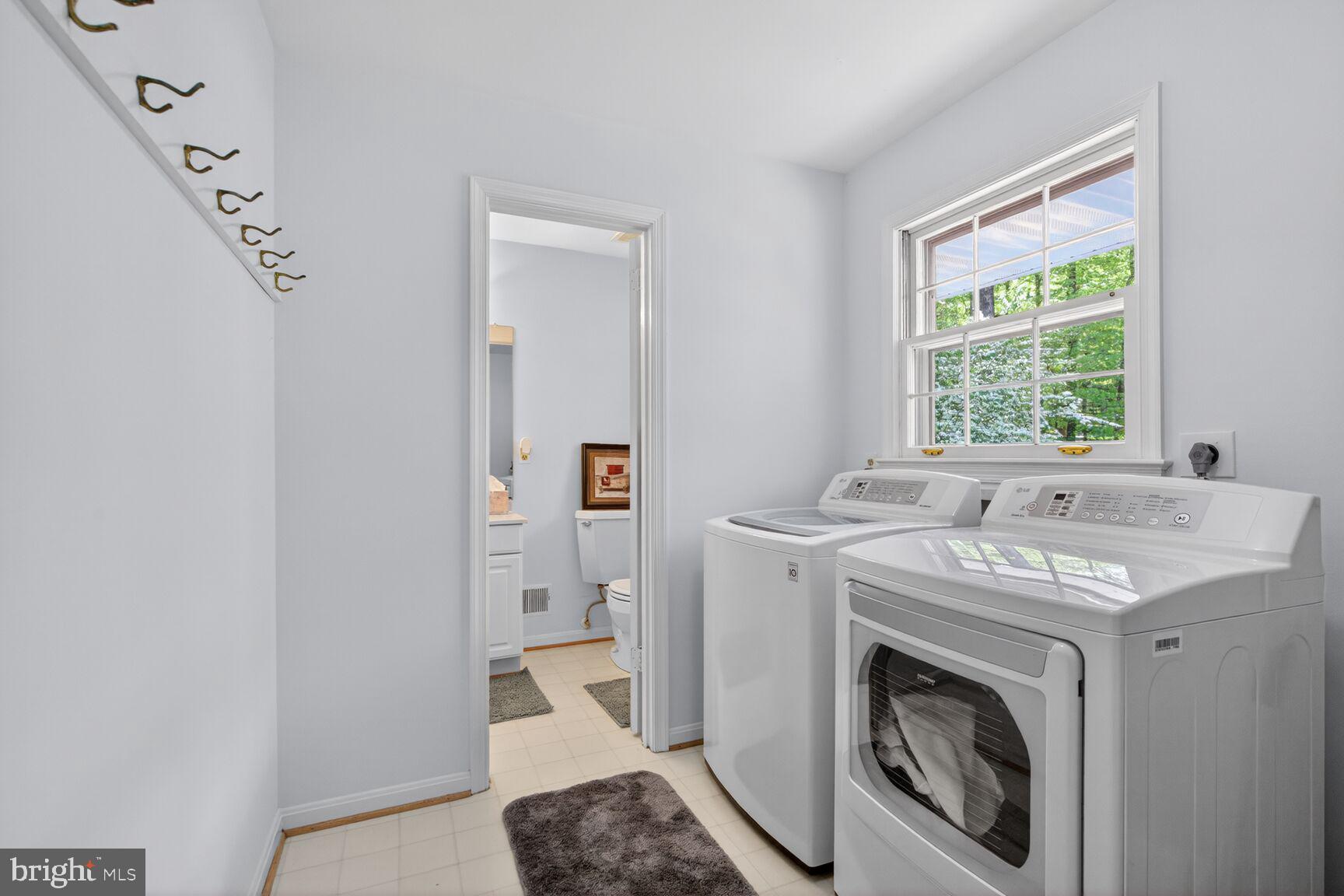 THE SINGING WOODS - Residential