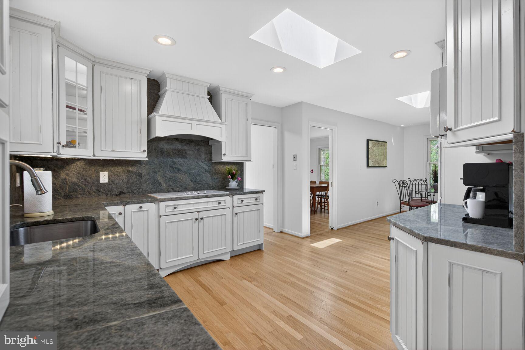 THE SINGING WOODS - Residential