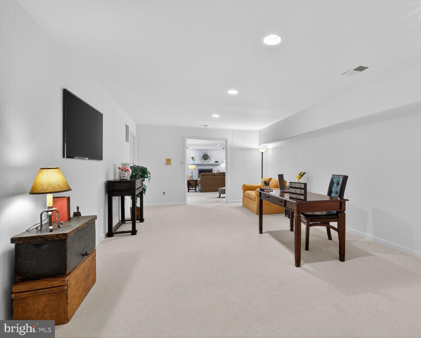 THE SINGING WOODS - Residential