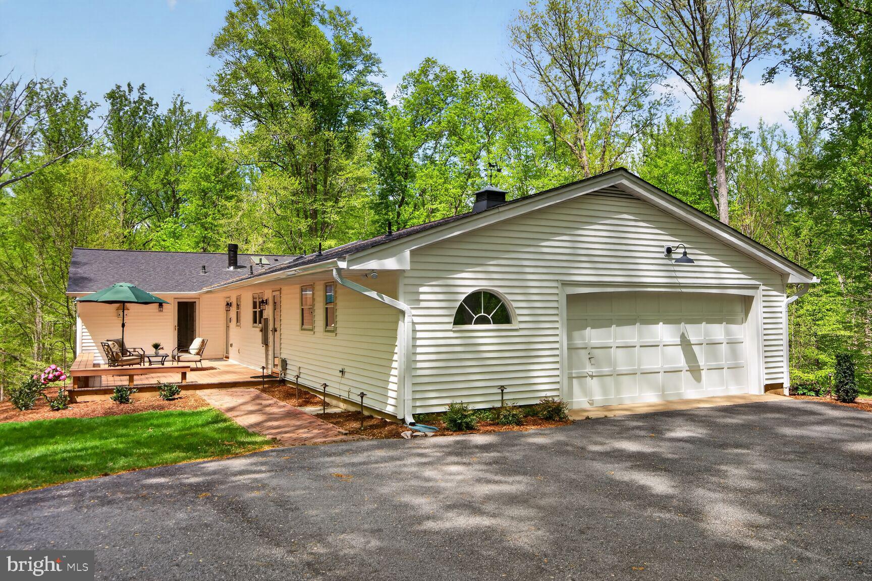 THE SINGING WOODS - Residential