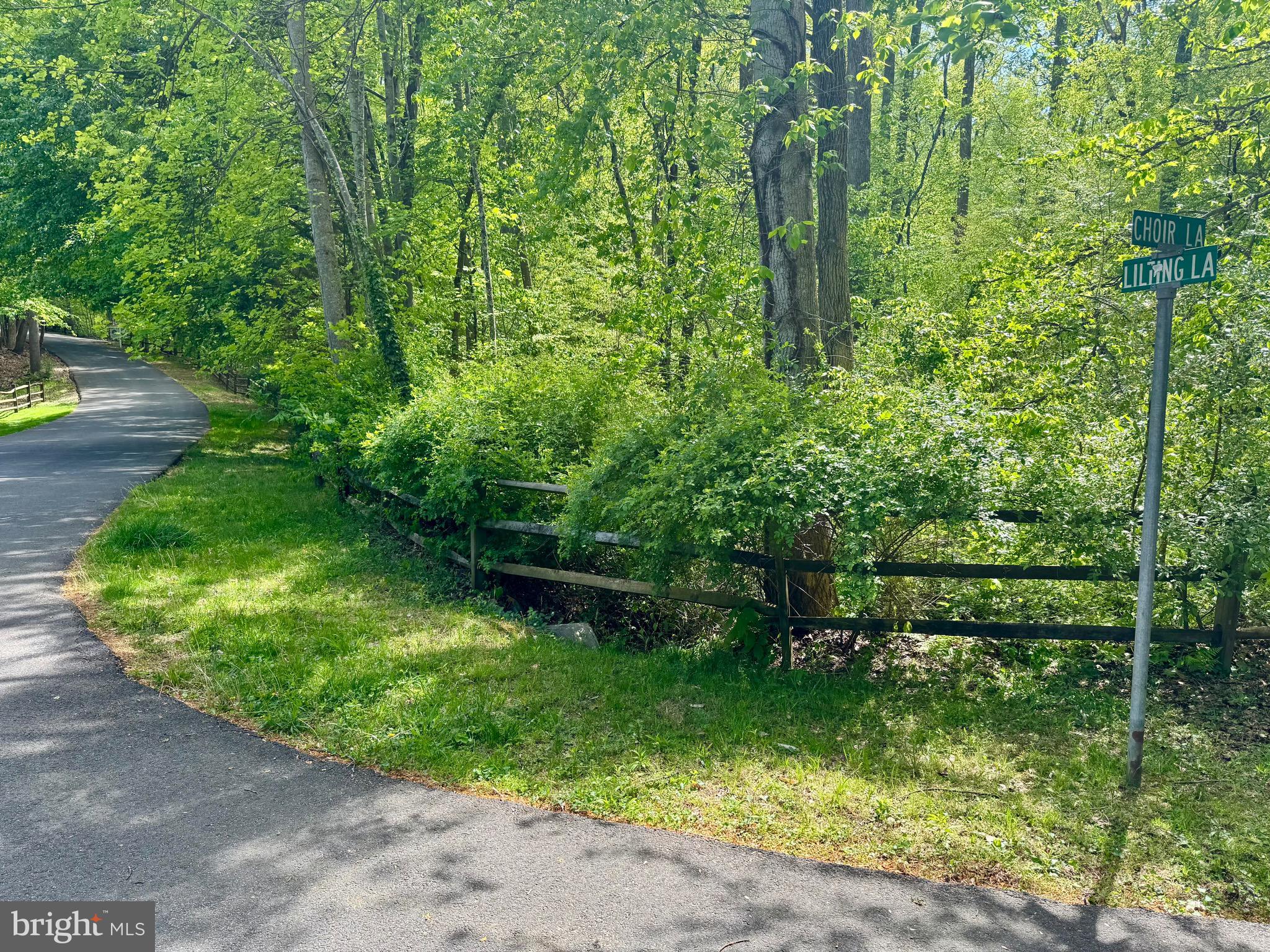 THE SINGING WOODS - Residential