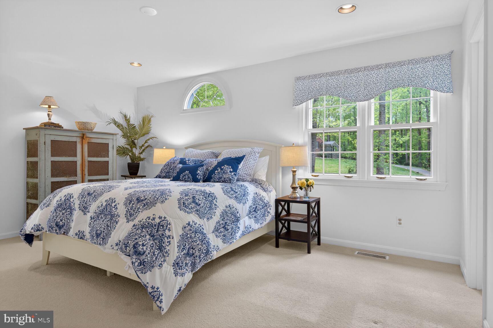 THE SINGING WOODS - Residential