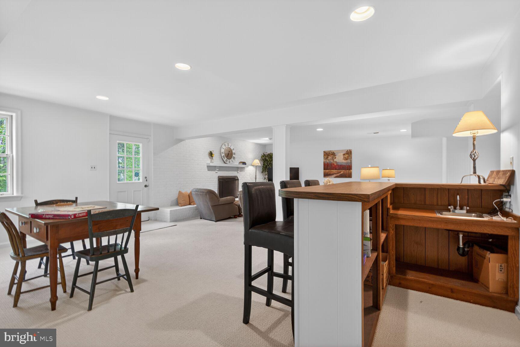 THE SINGING WOODS - Residential