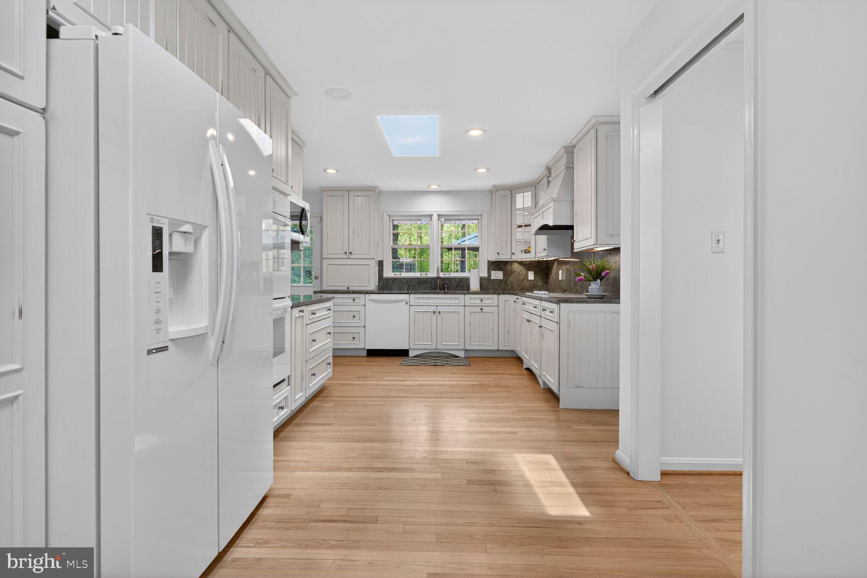 THE SINGING WOODS - Residential