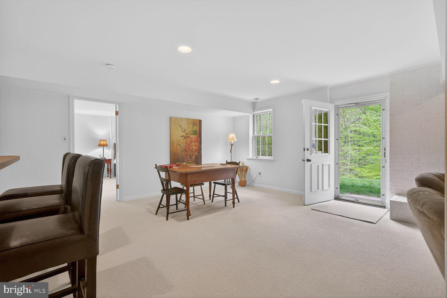 THE SINGING WOODS - Residential