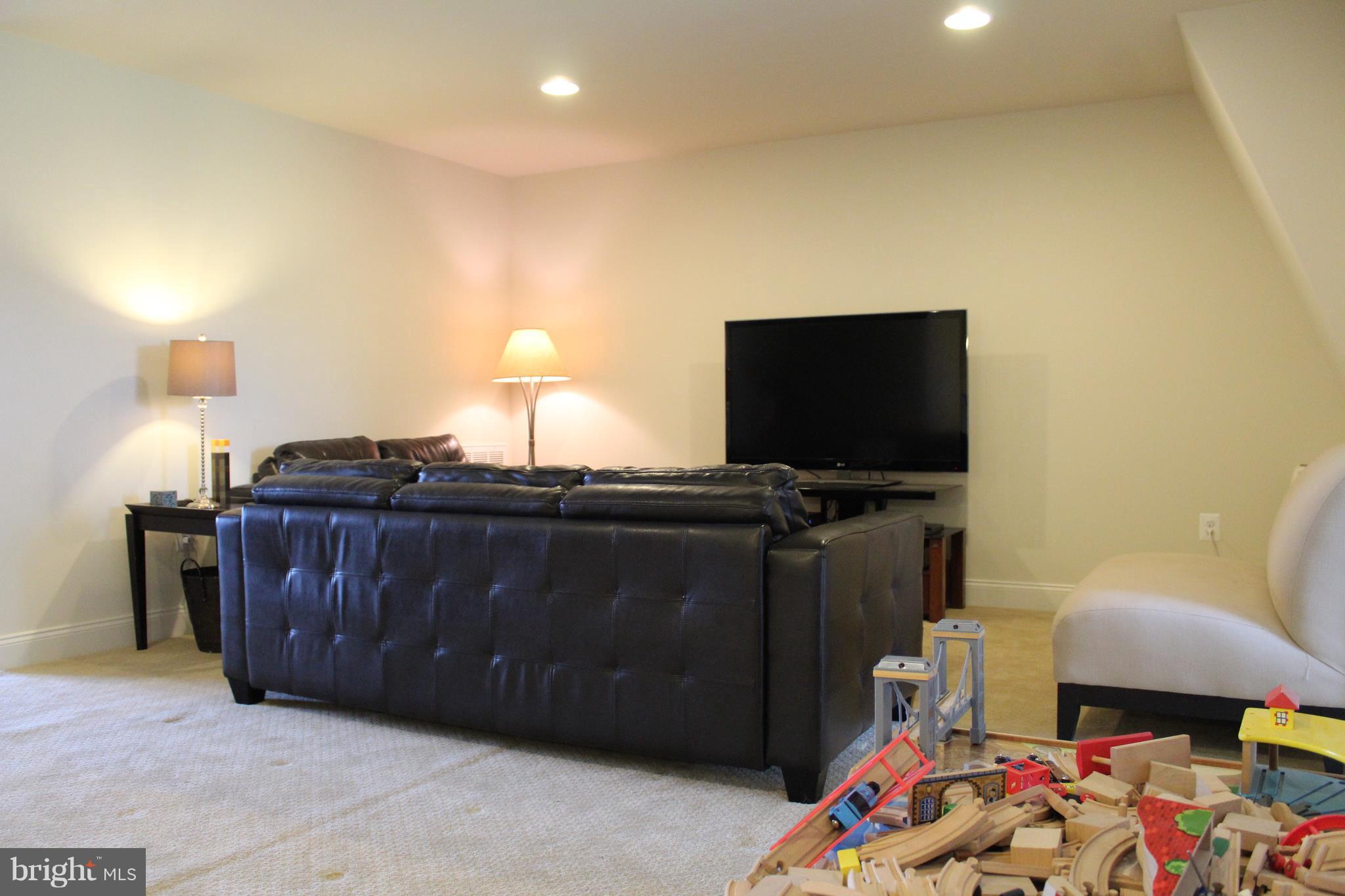 LOUDOUN VALLEY ESTATES 2 - Residential