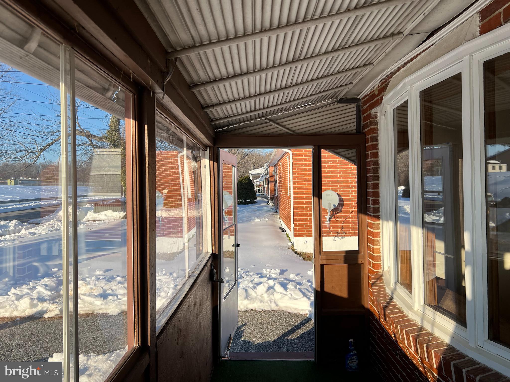 LYN GOLD MANOR - Residential