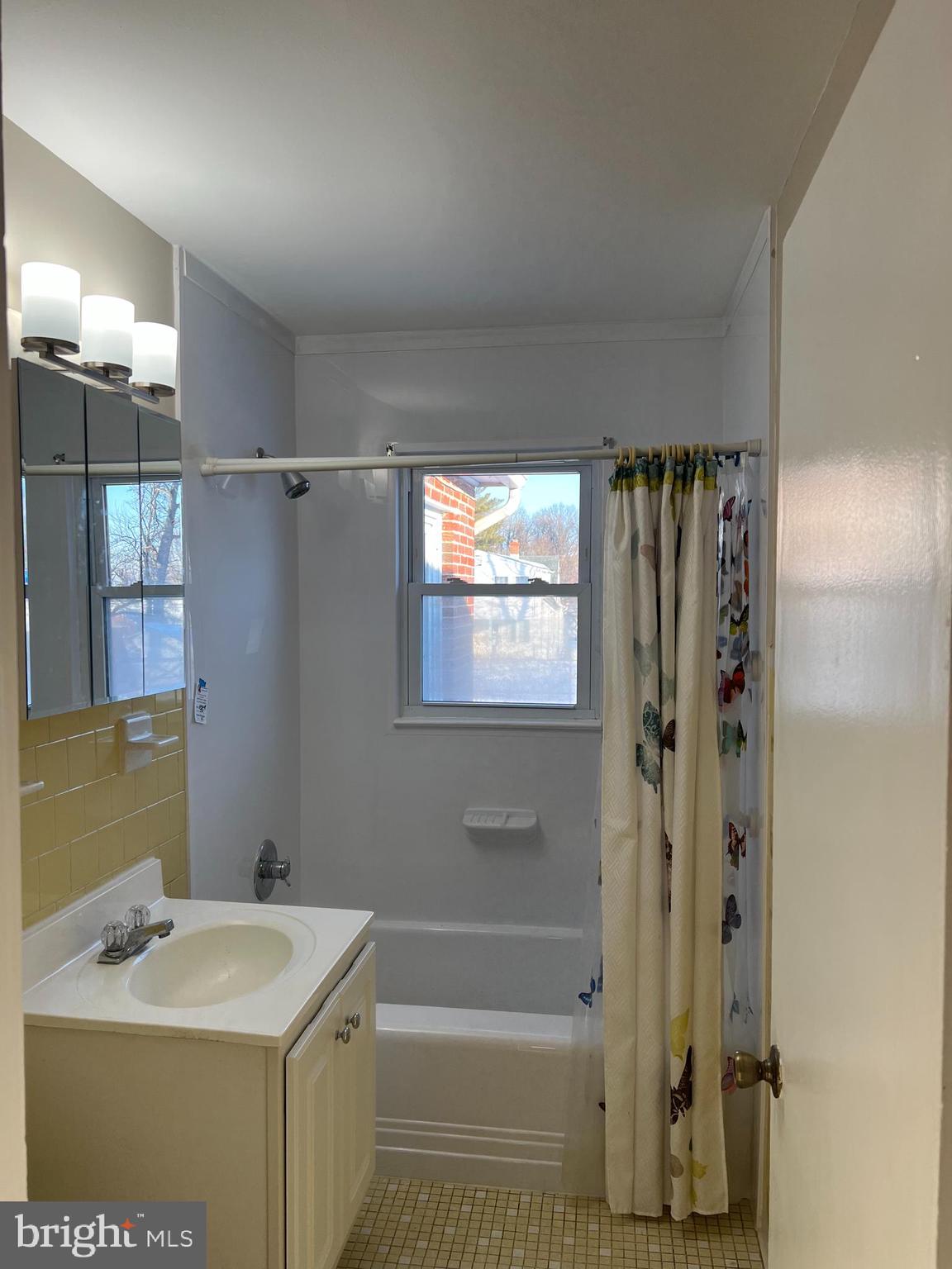 LYN GOLD MANOR - Residential