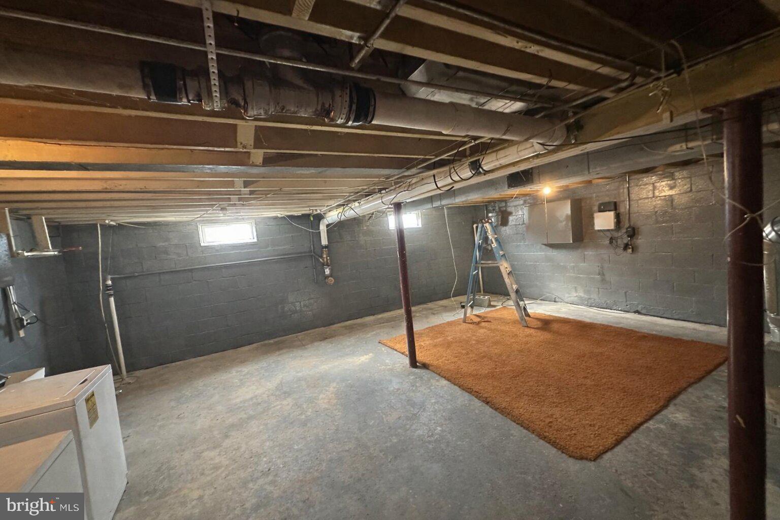 LYN GOLD MANOR - Residential