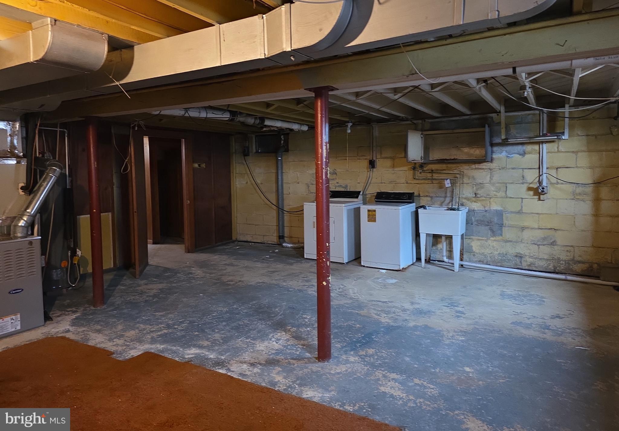 LYN GOLD MANOR - Residential