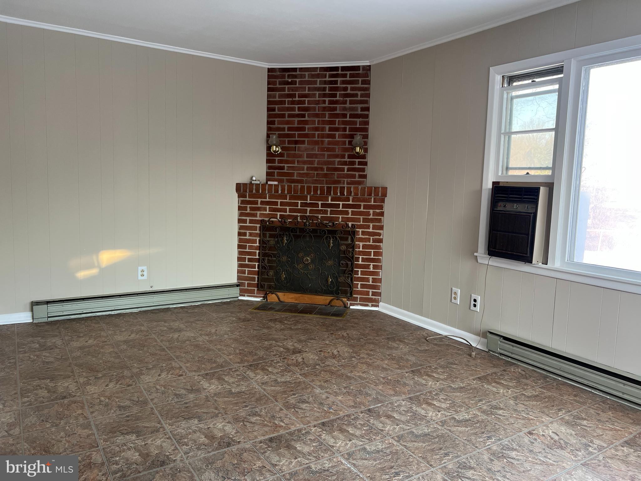 LYN GOLD MANOR - Residential