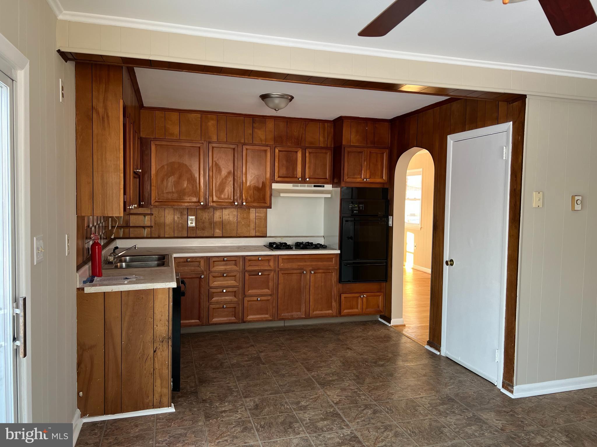 LYN GOLD MANOR - Residential