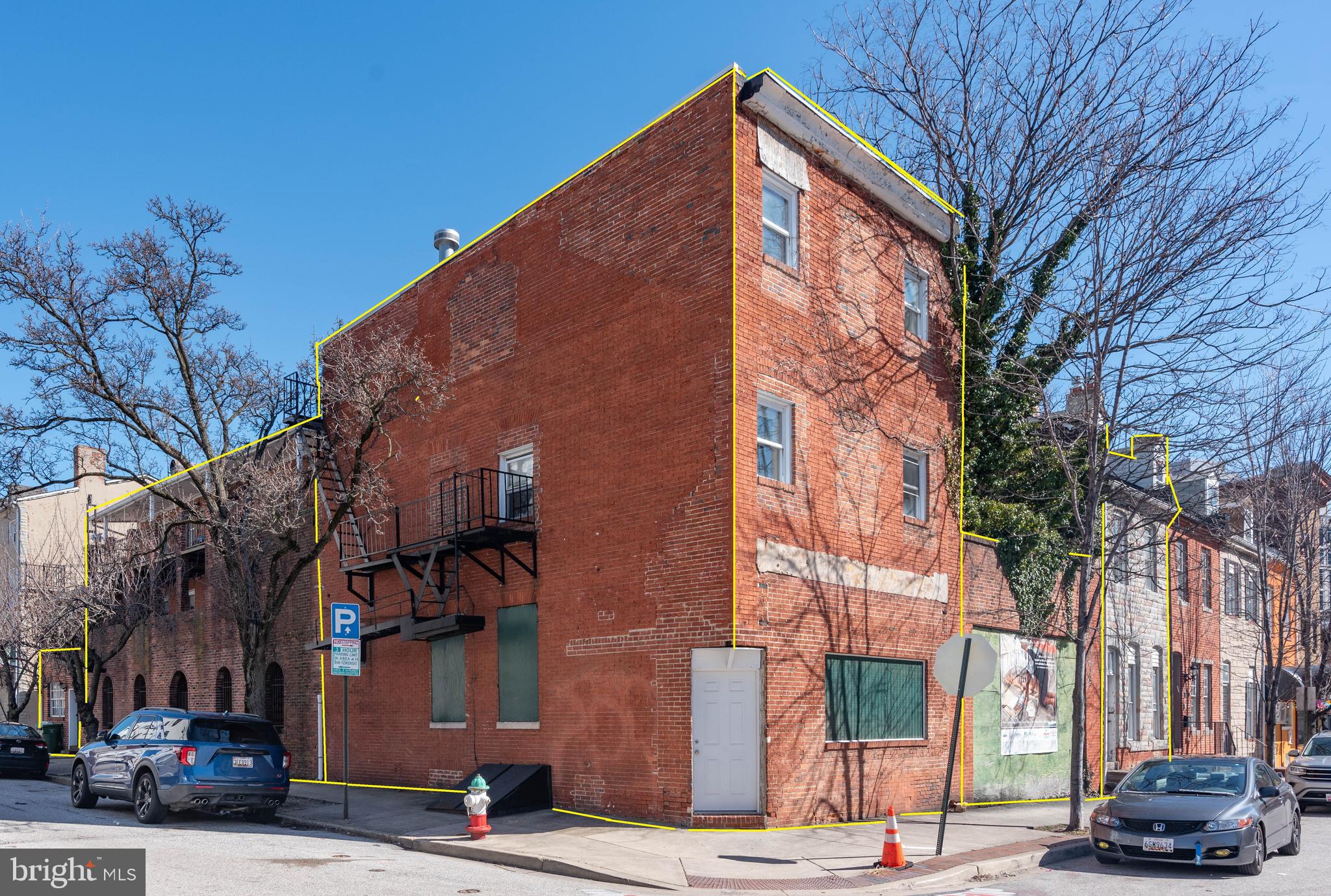 Main image without alt text