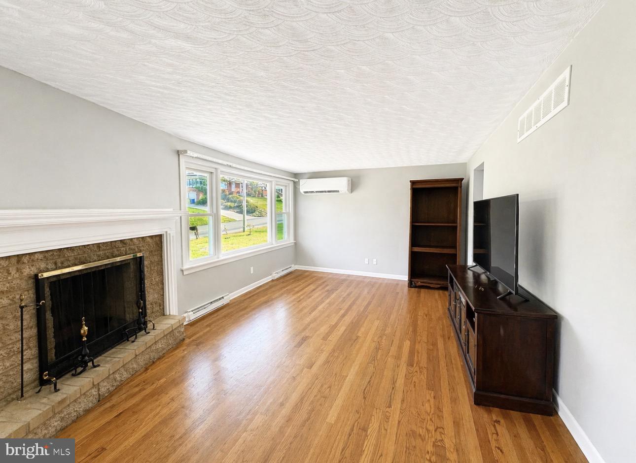 WOODLAND VIEW - Residential