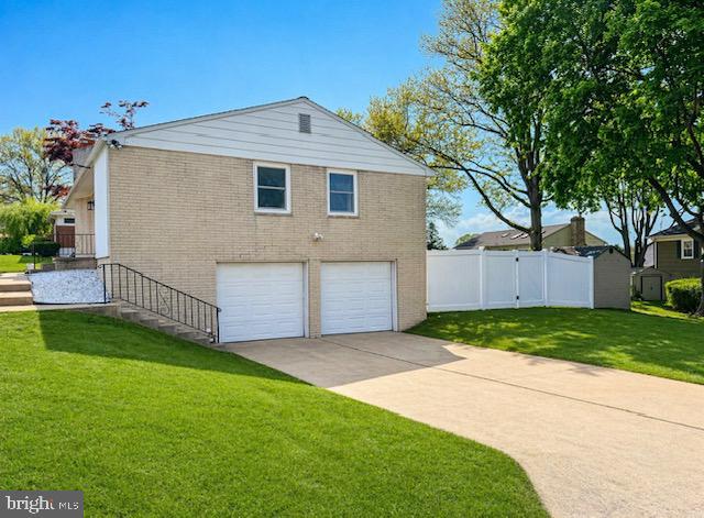 555 WOODLAND VIEW DRIVE