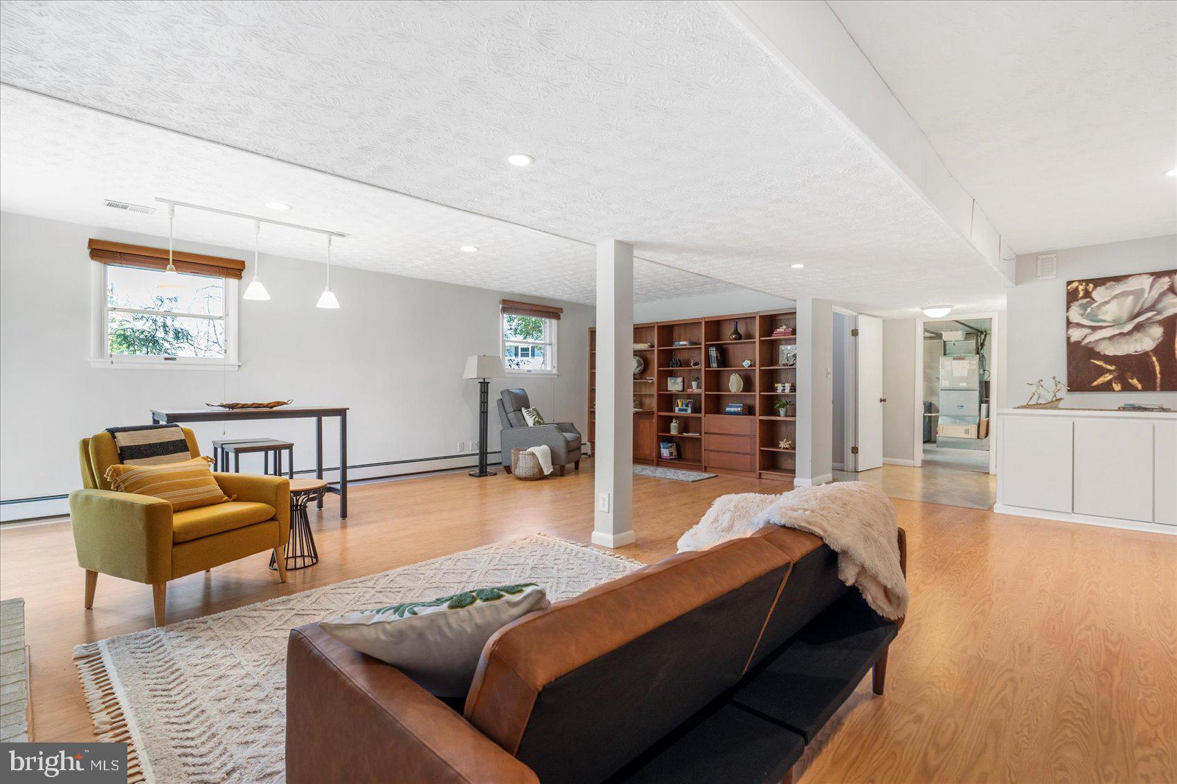 STRAWBRIDGE ESTATES - Residential