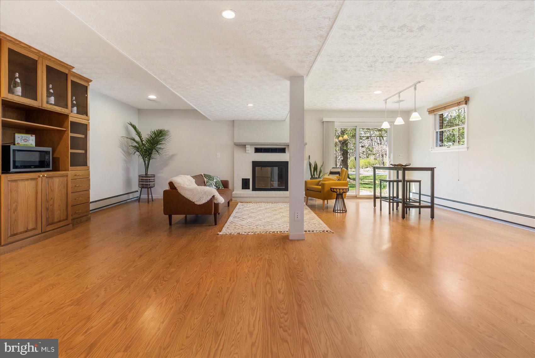 STRAWBRIDGE ESTATES - Residential