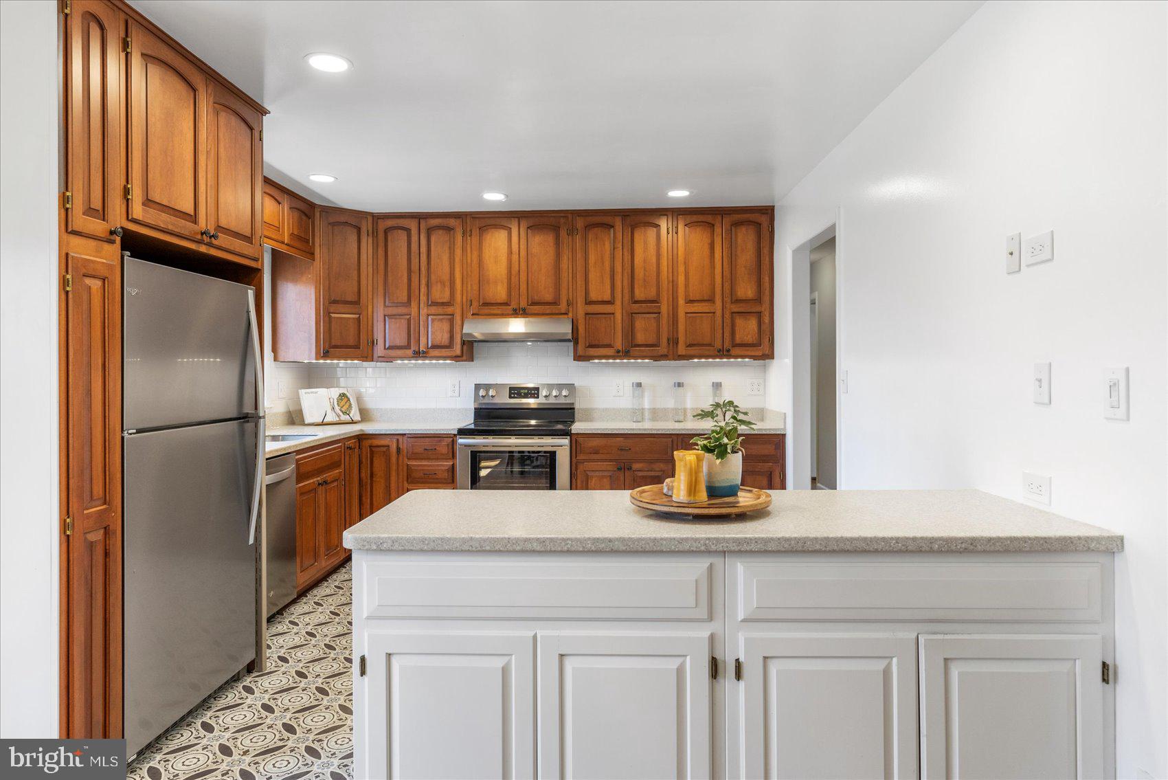 STRAWBRIDGE ESTATES - Residential