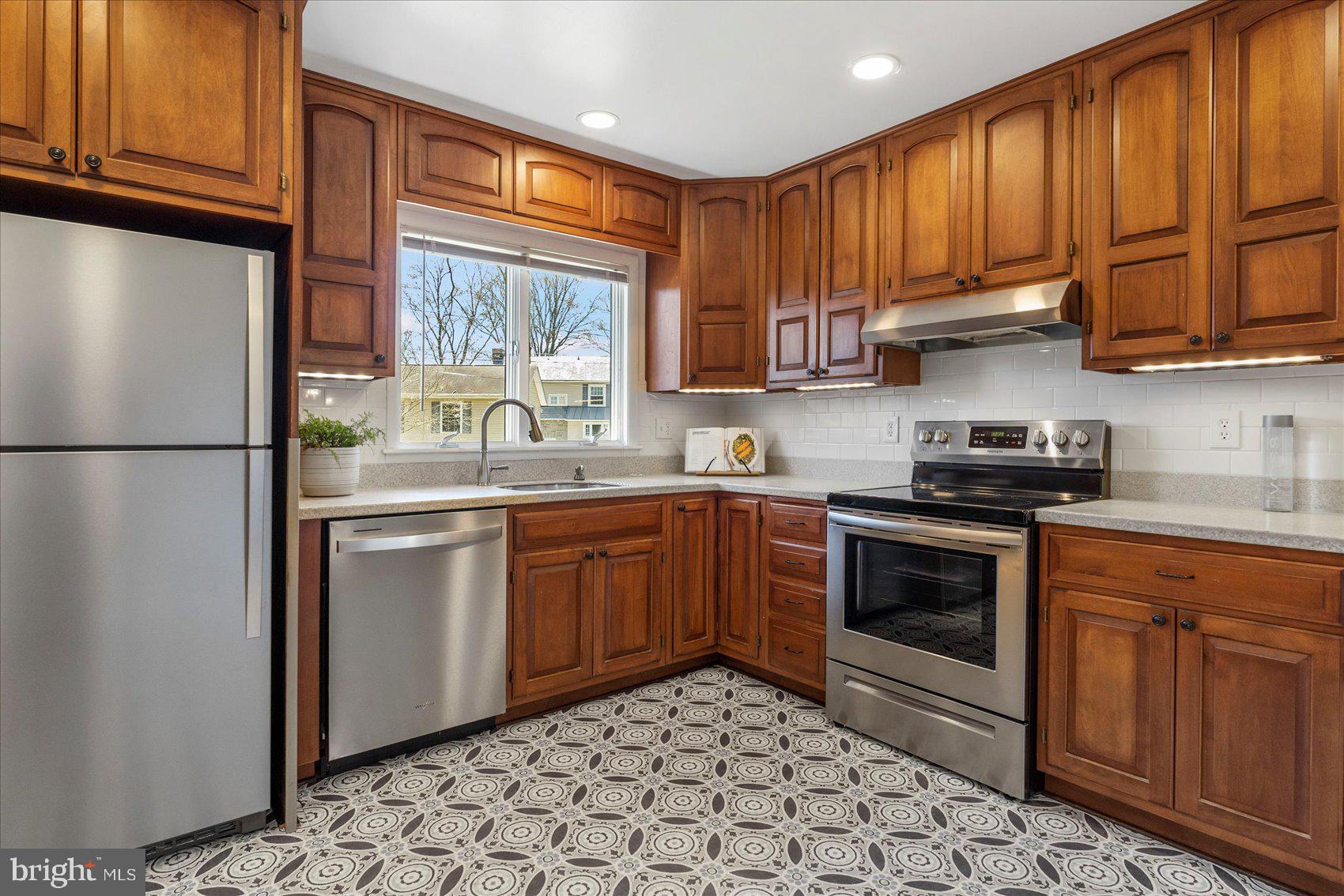 STRAWBRIDGE ESTATES - Residential