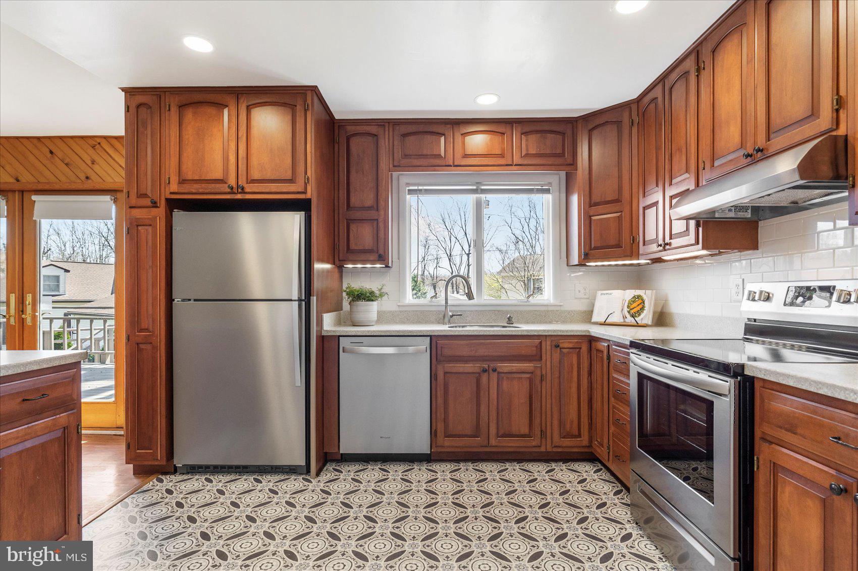 STRAWBRIDGE ESTATES - Residential