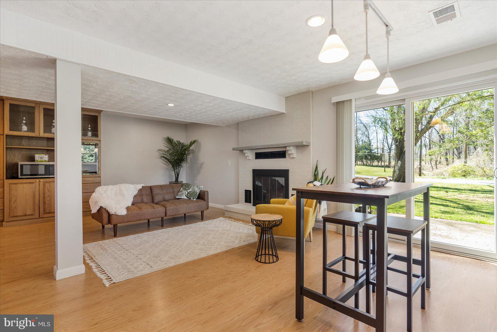 STRAWBRIDGE ESTATES - Residential