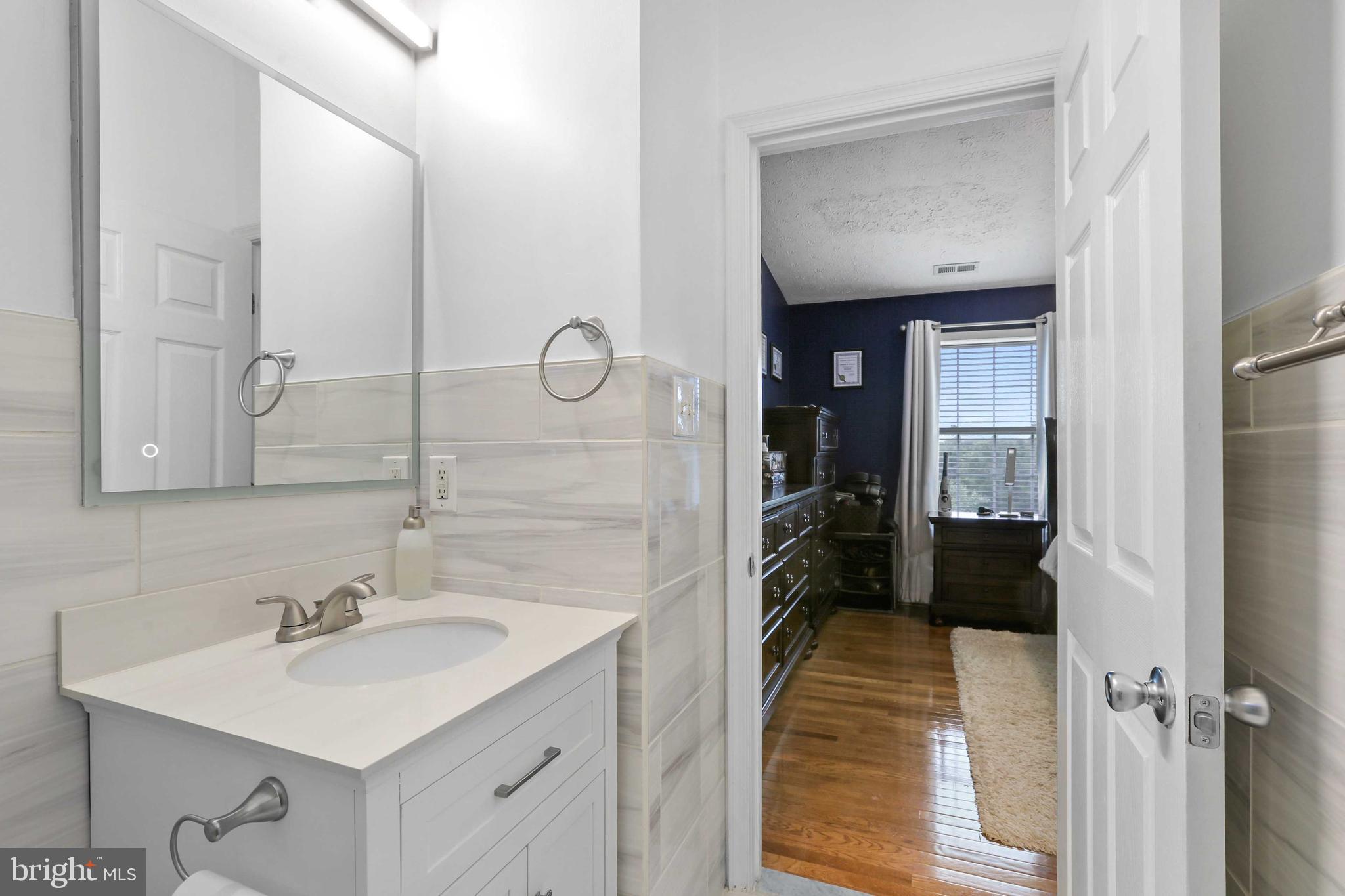 CONSTANT FRIENDSHIP - Residential