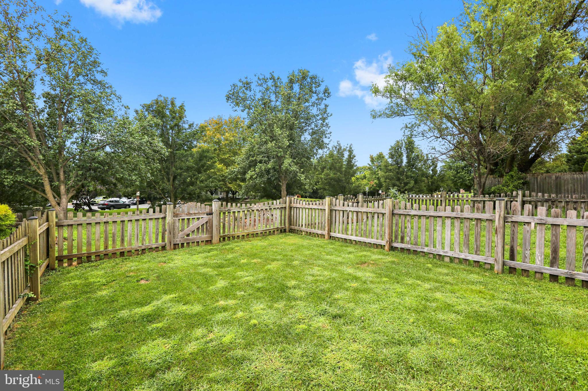 CONSTANT FRIENDSHIP - Residential