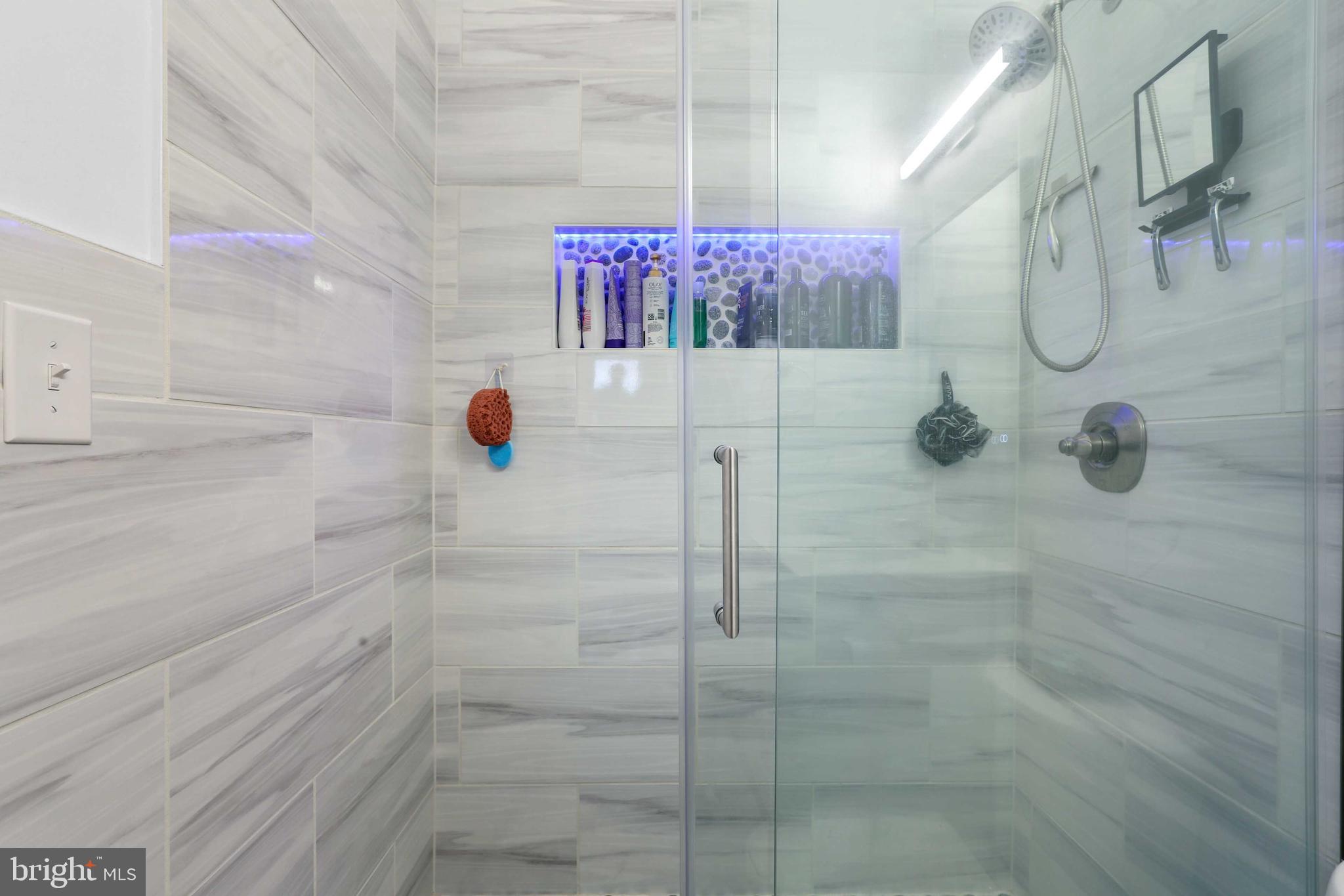 CONSTANT FRIENDSHIP - Residential