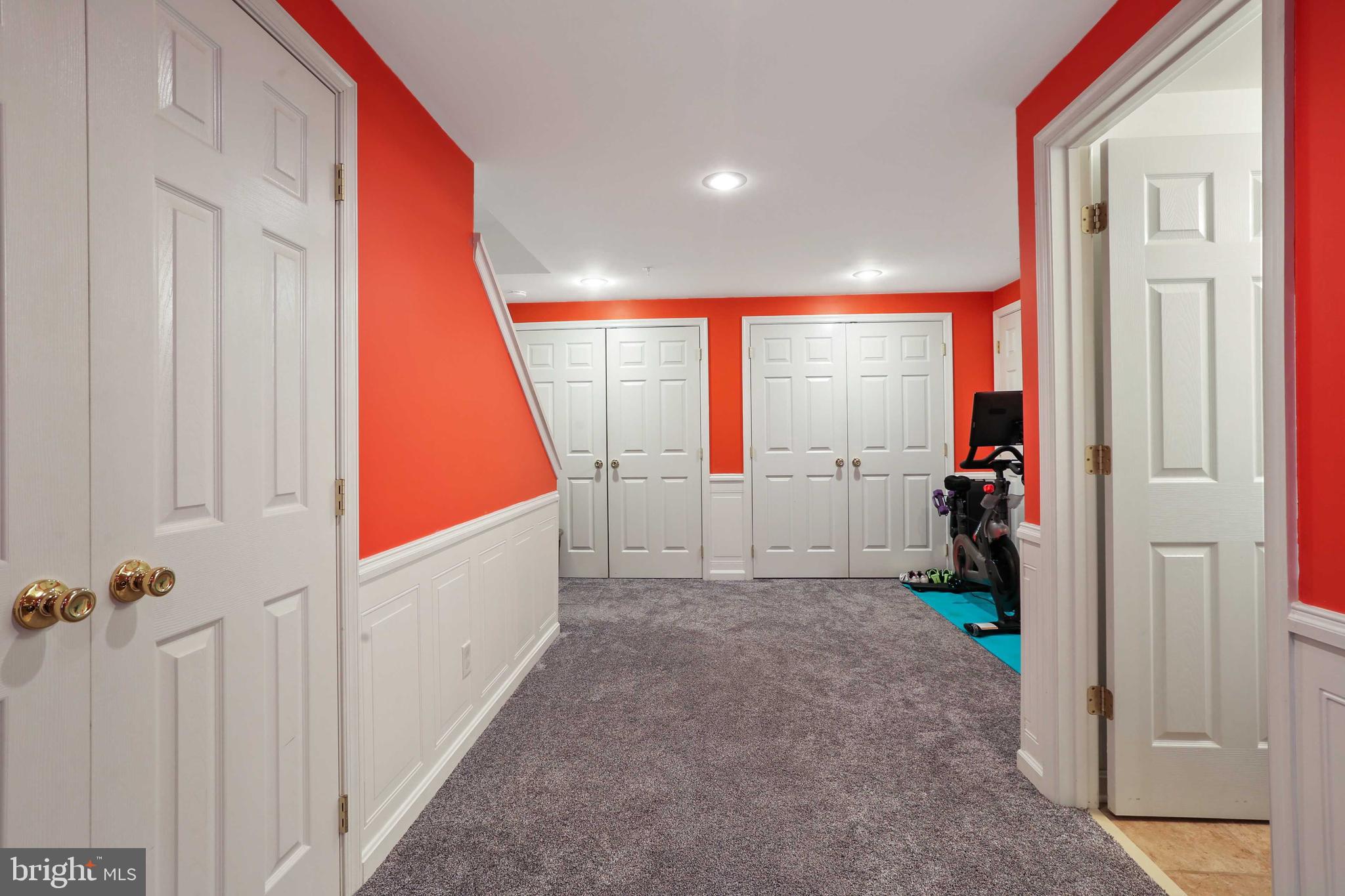 CONSTANT FRIENDSHIP - Residential