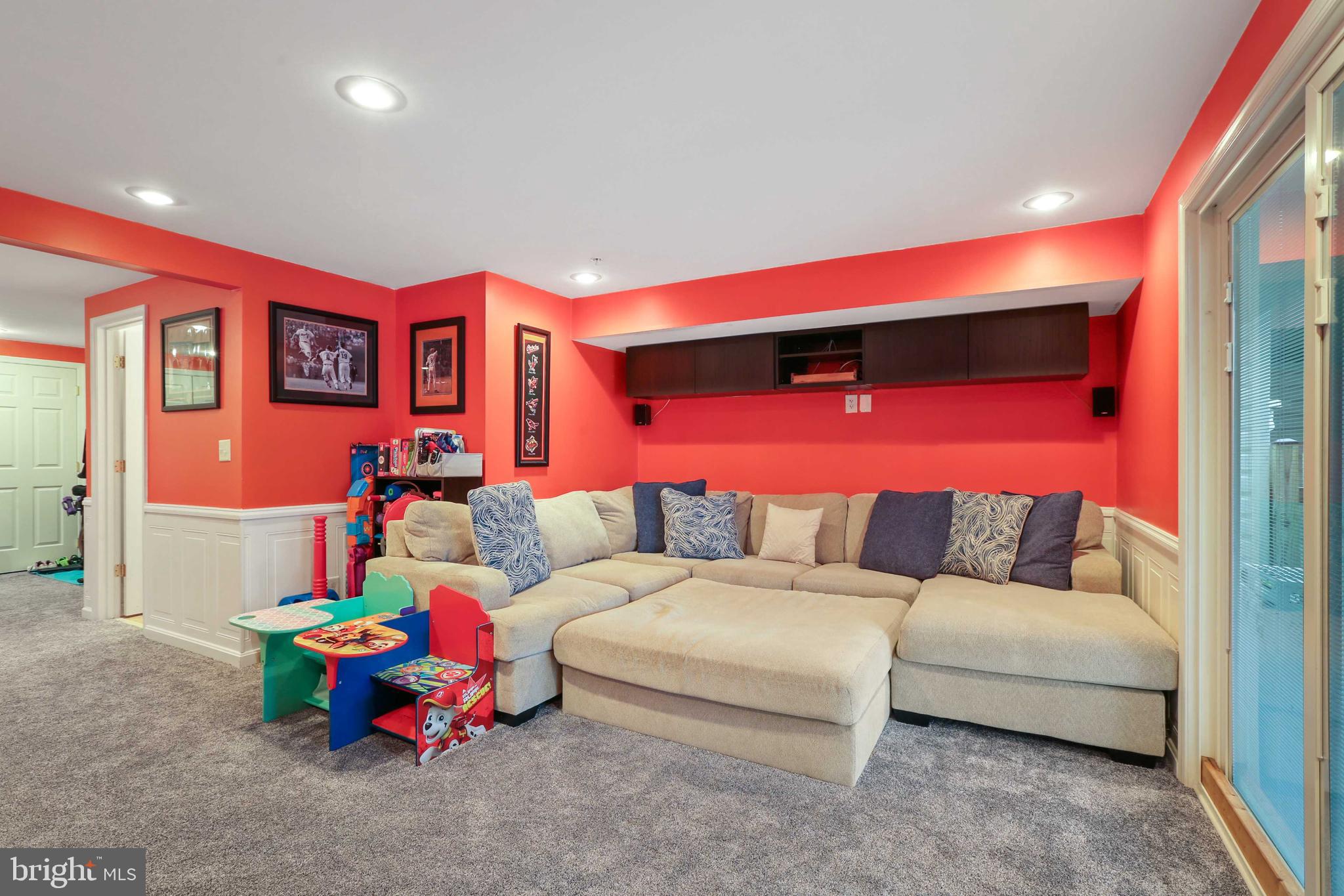 CONSTANT FRIENDSHIP - Residential