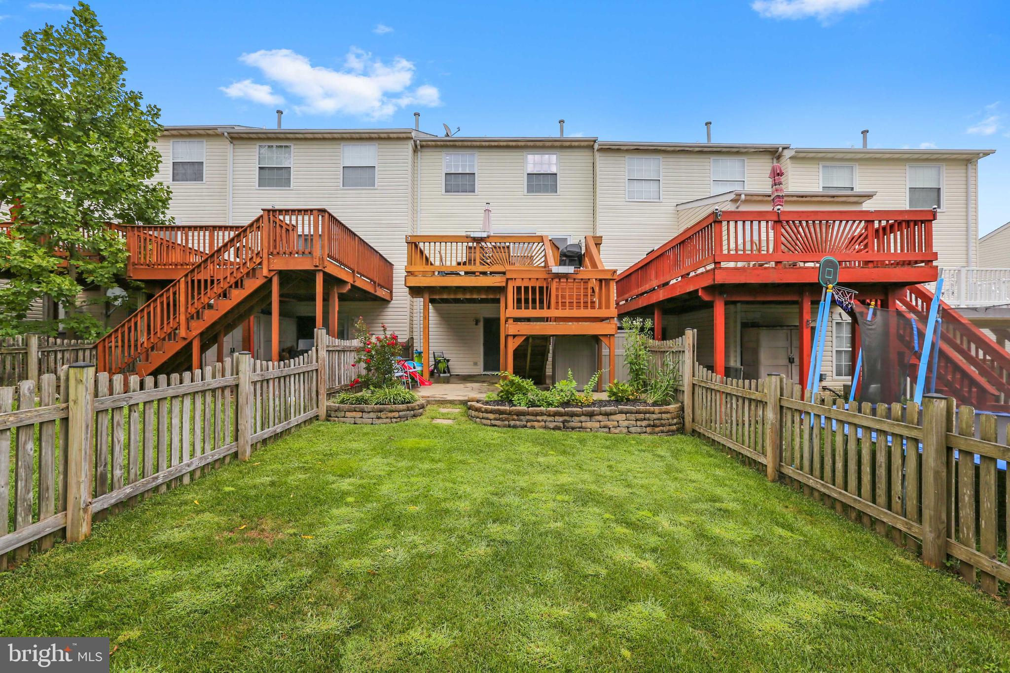 CONSTANT FRIENDSHIP - Residential