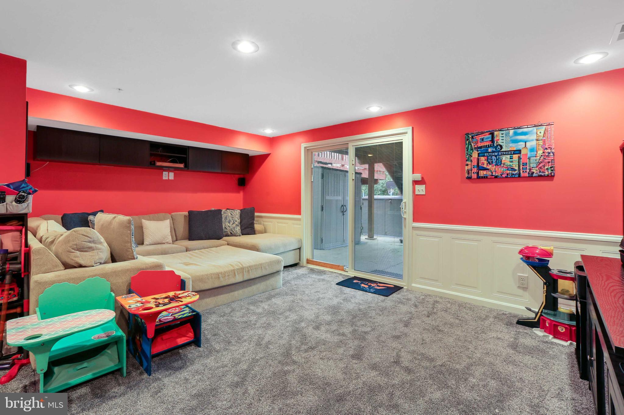 CONSTANT FRIENDSHIP - Residential