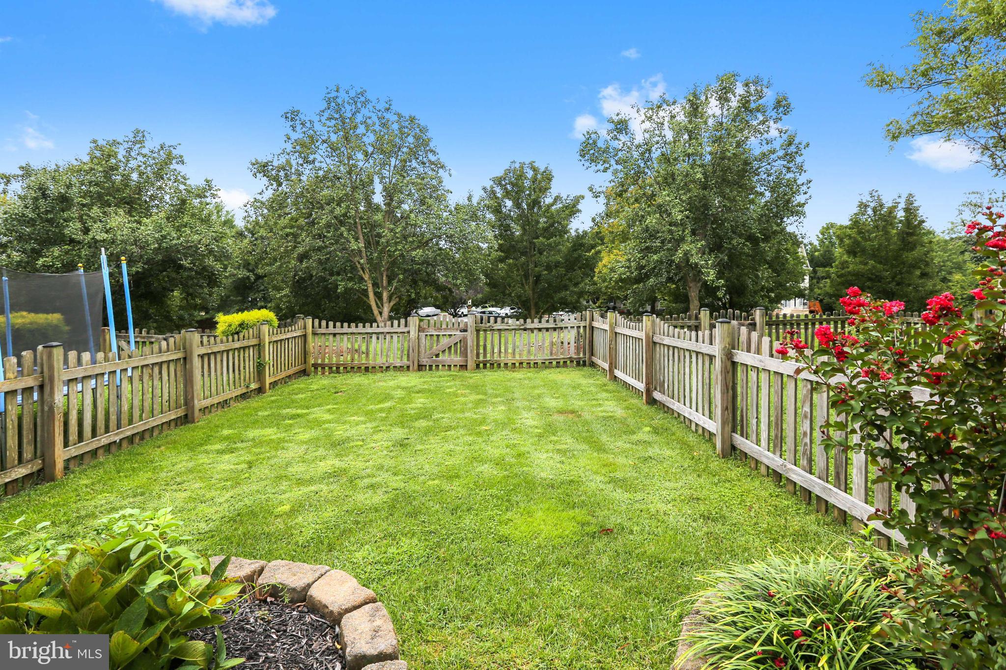 CONSTANT FRIENDSHIP - Residential