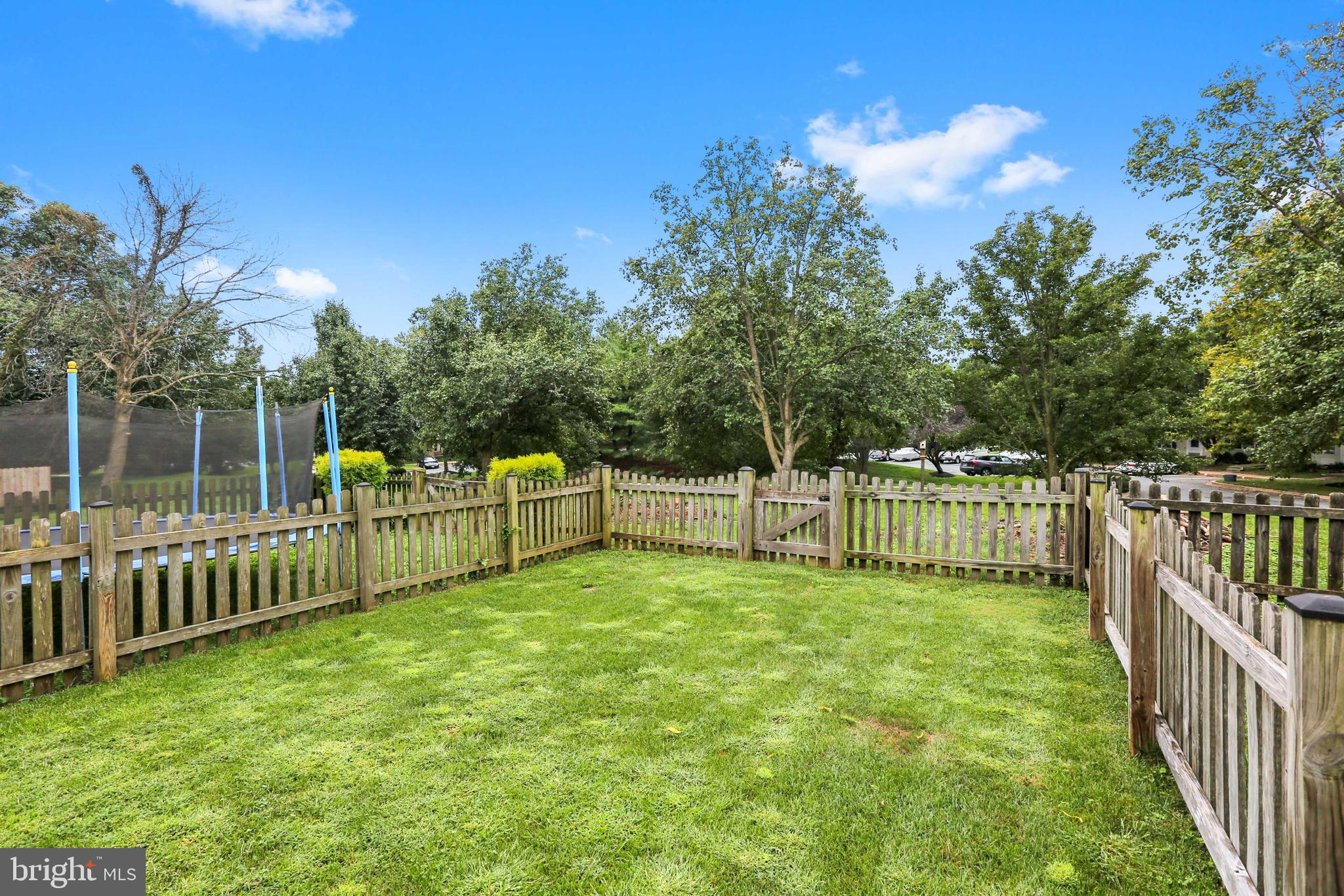 CONSTANT FRIENDSHIP - Residential