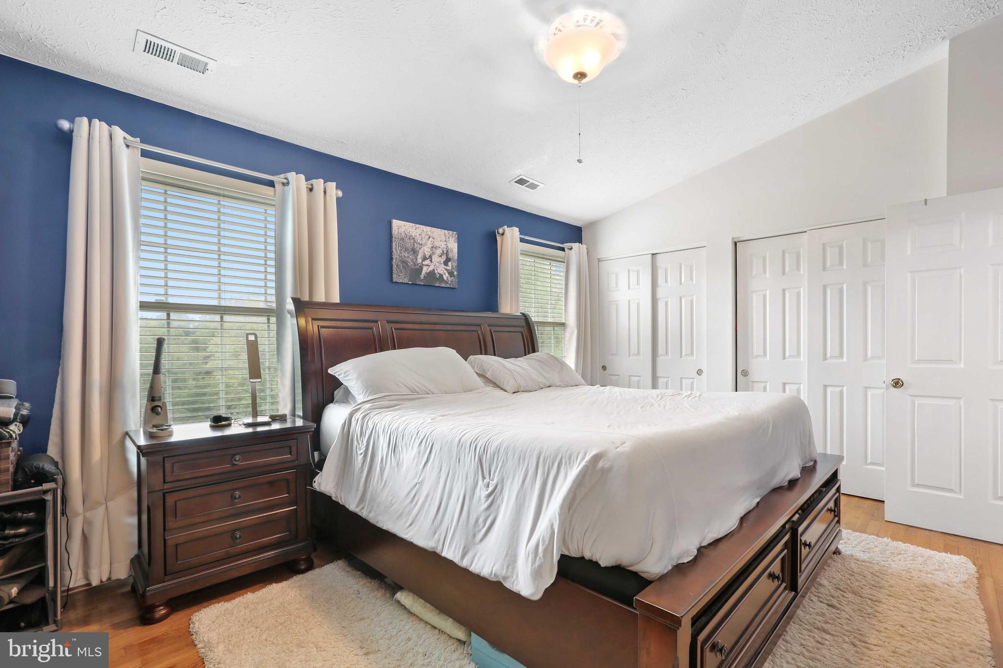 CONSTANT FRIENDSHIP - Residential