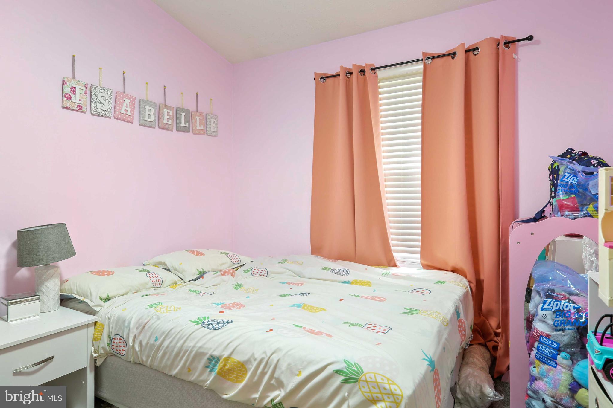 CONSTANT FRIENDSHIP - Residential