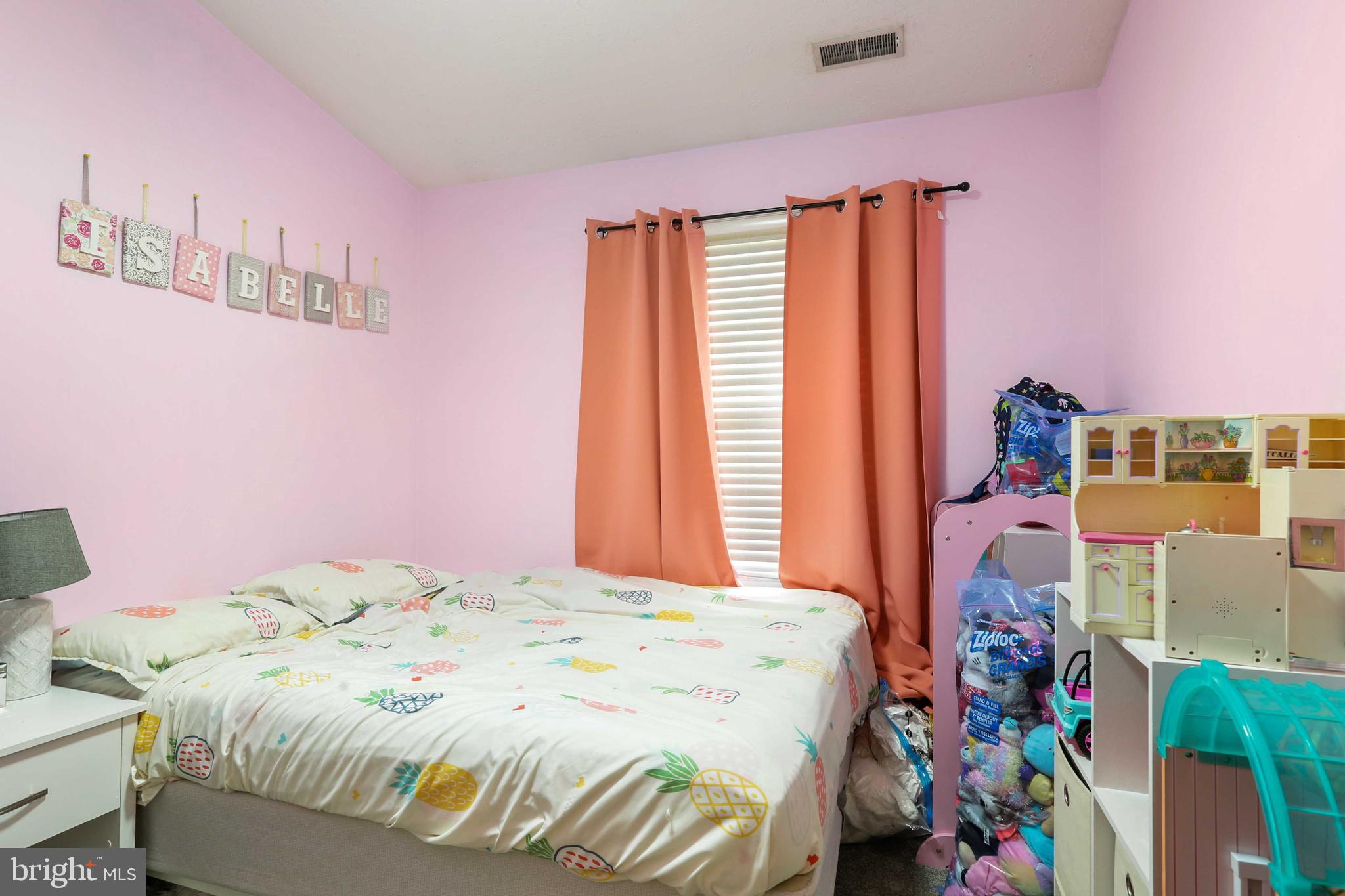 CONSTANT FRIENDSHIP - Residential