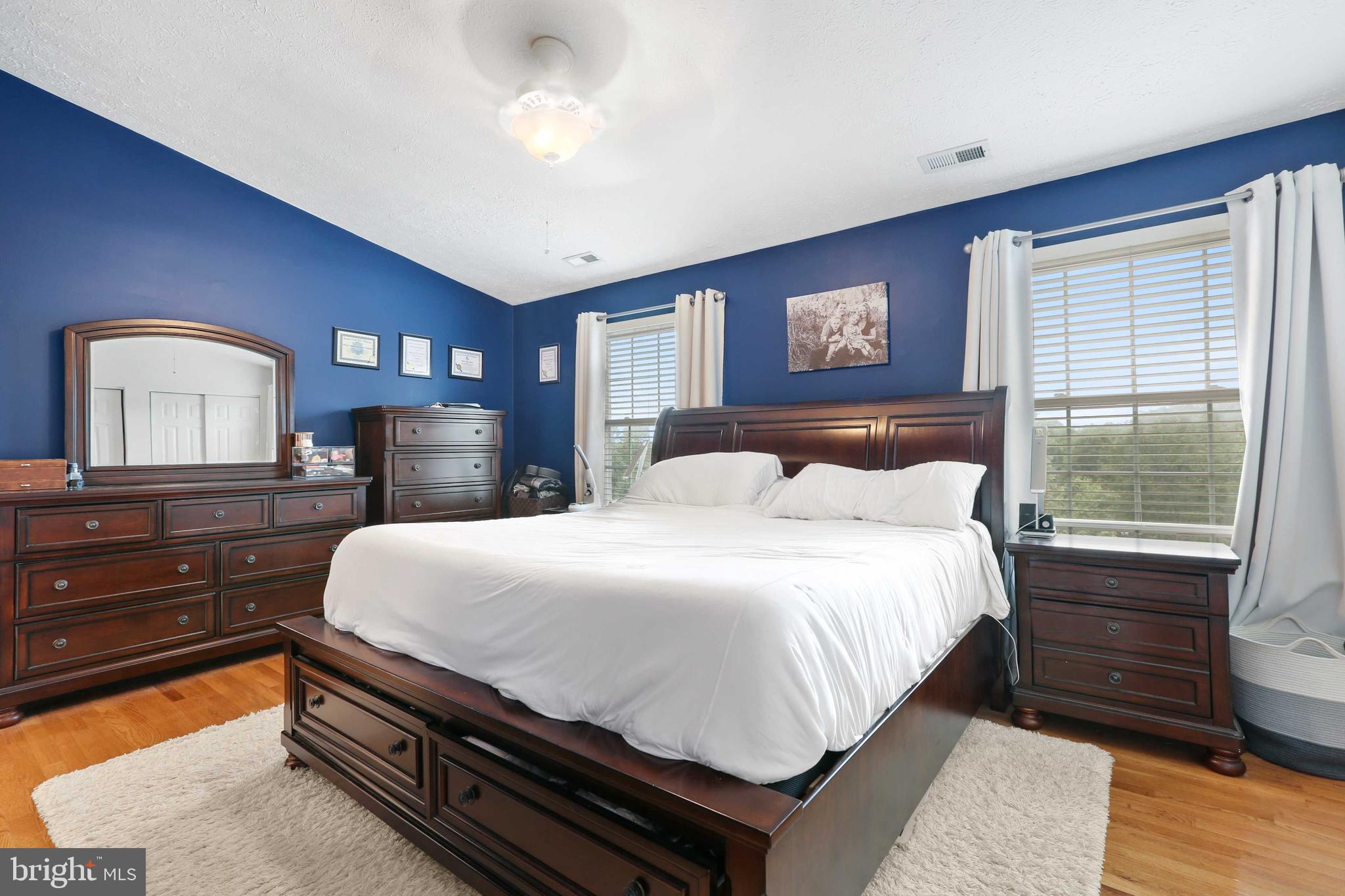 CONSTANT FRIENDSHIP - Residential